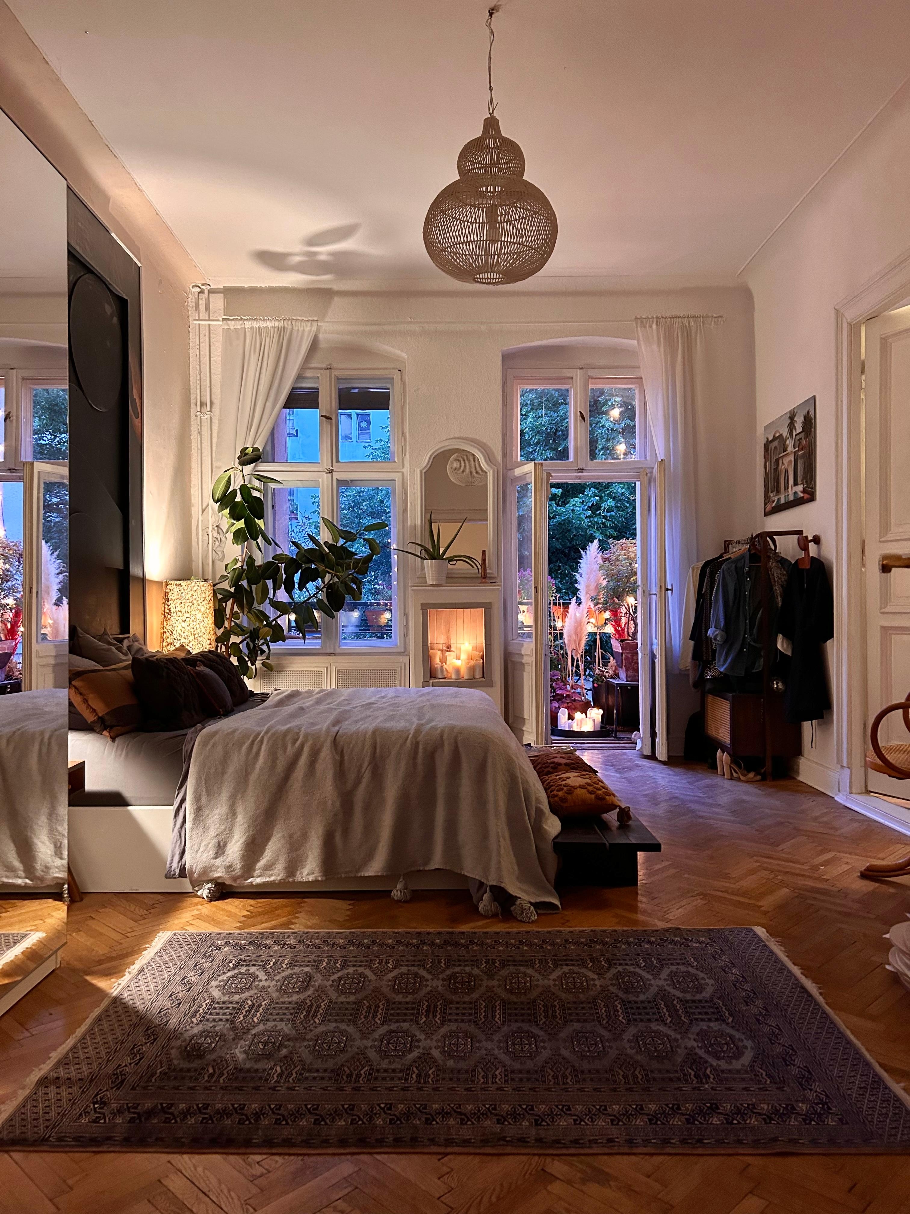 ⭐️♥️ #schlafzimmer #bedroom #altbauwohnung #bett #teppich #holzboden #altbau