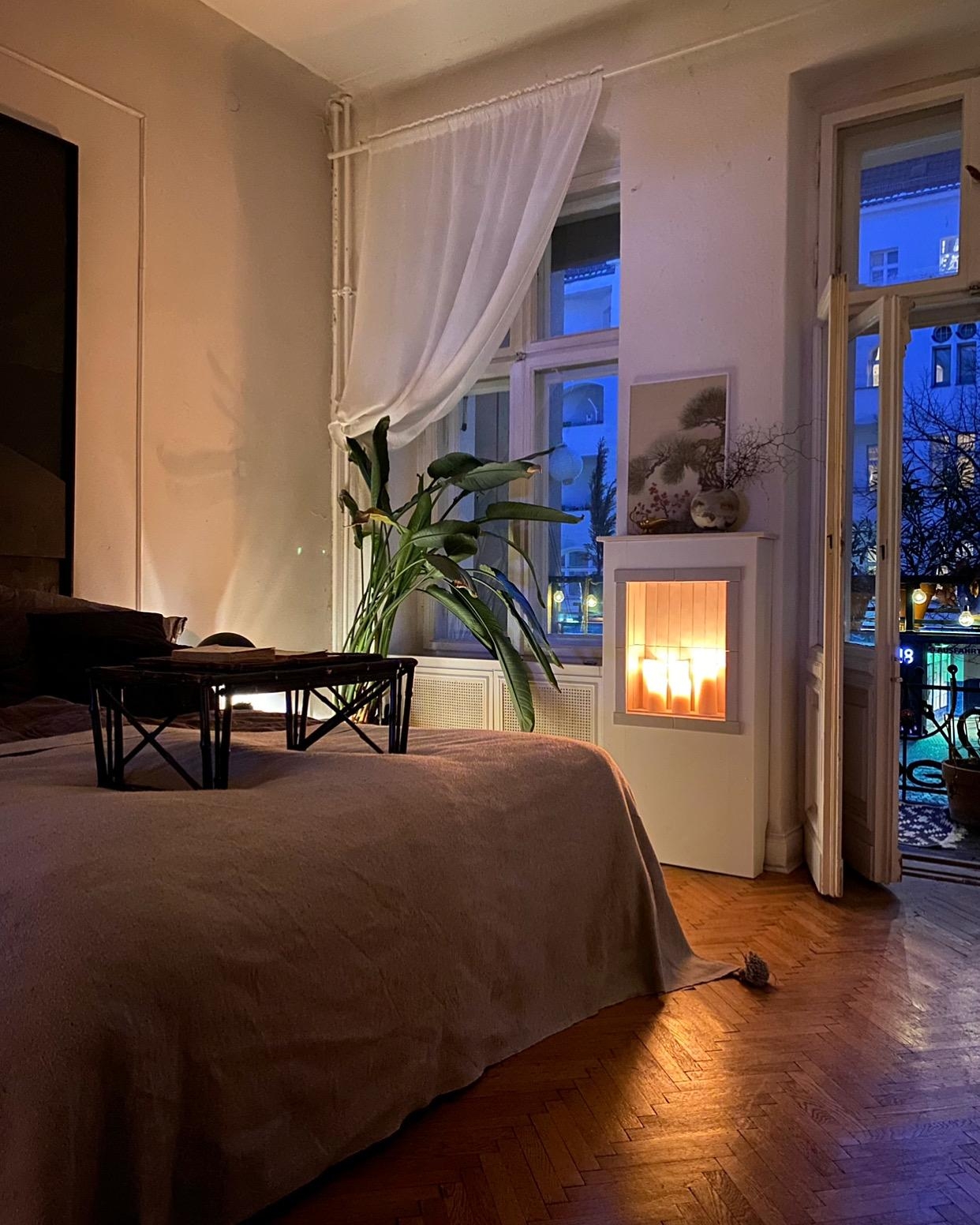 ♥️🕯⭐️ #schlafzimmer #kamin #kerzen #holzboden #berlin #altbau