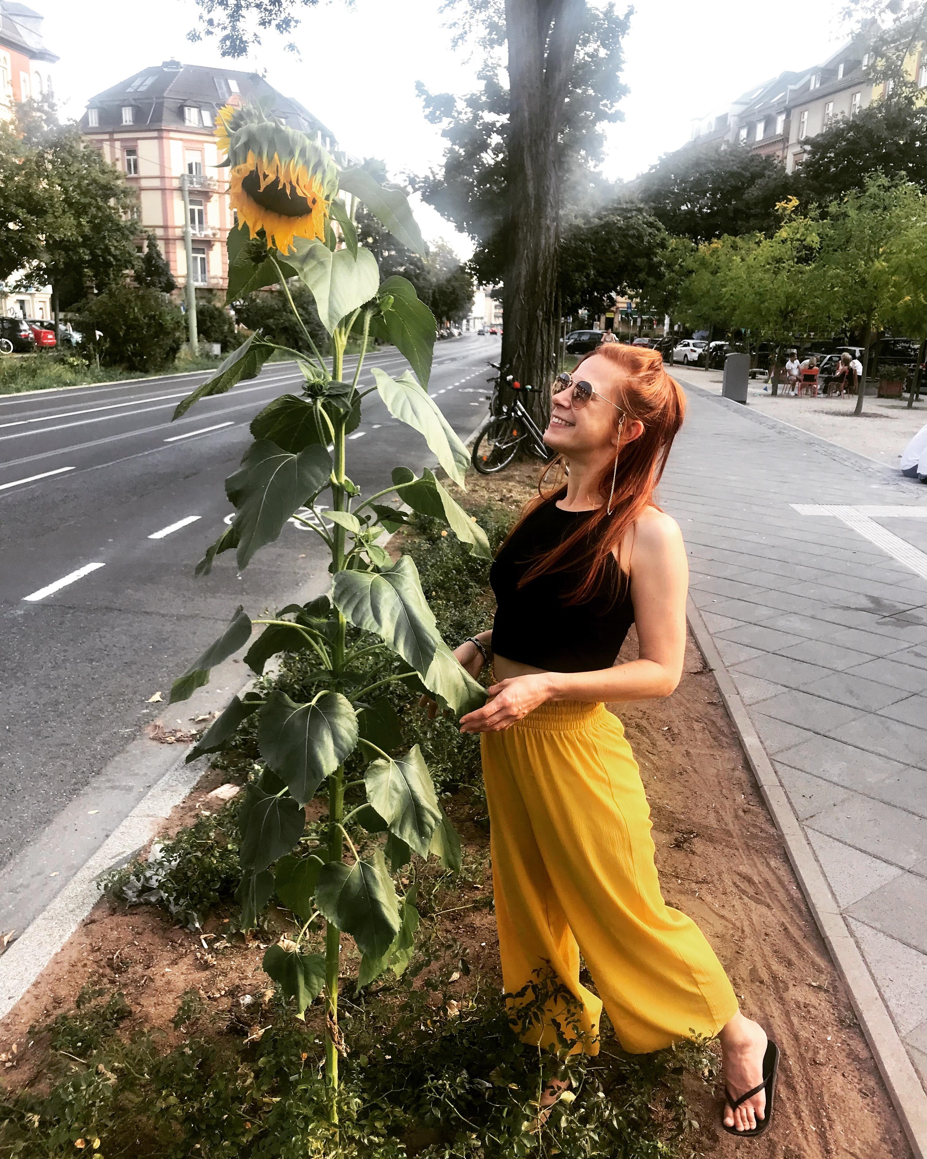 🌻 #sunflower #flowerpower #itsme #outfitoftheday #fashion #summeroutfit #summer #summerinthecity #frankfurt