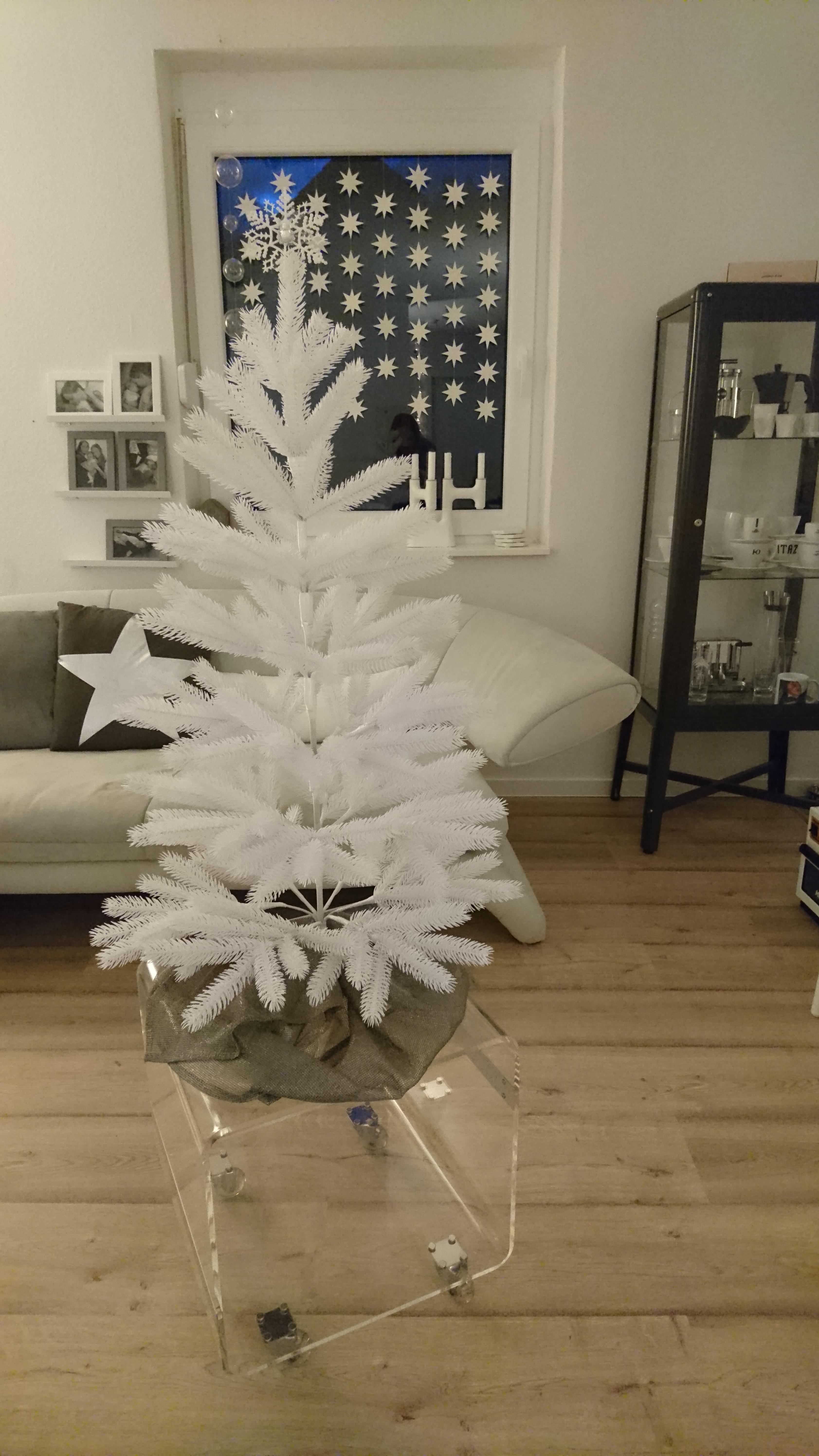 # Vorweihnachtszeit # Wohnzimmer # Weihnachtsdeko # weiße Weihnachten # Weihnachtsbaum # dekoriert wird erst am 23. ♡