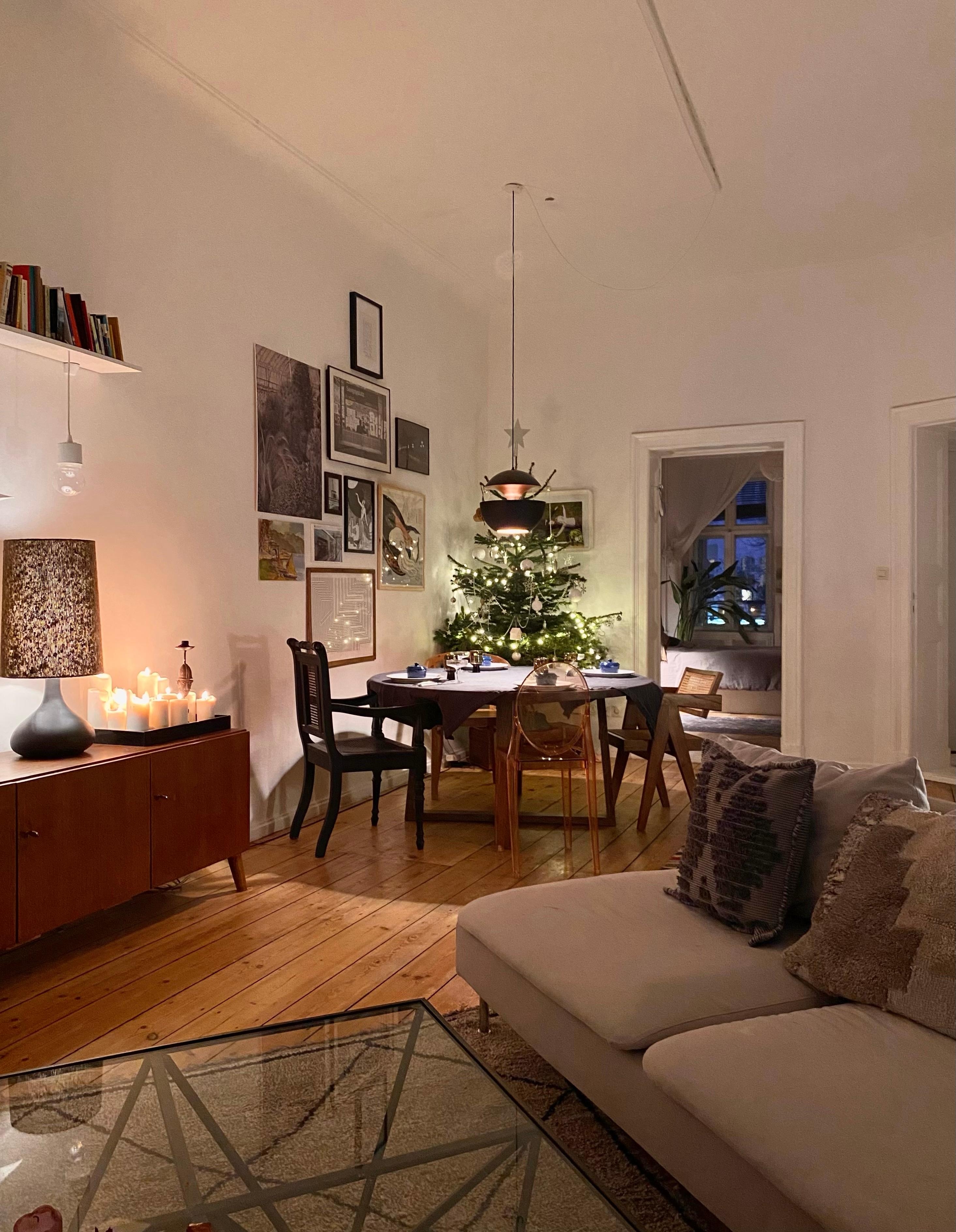 🌟🕯♥️ #weihnachtsbaum #wohnzimmer #esszimmer #holzboden #altbau