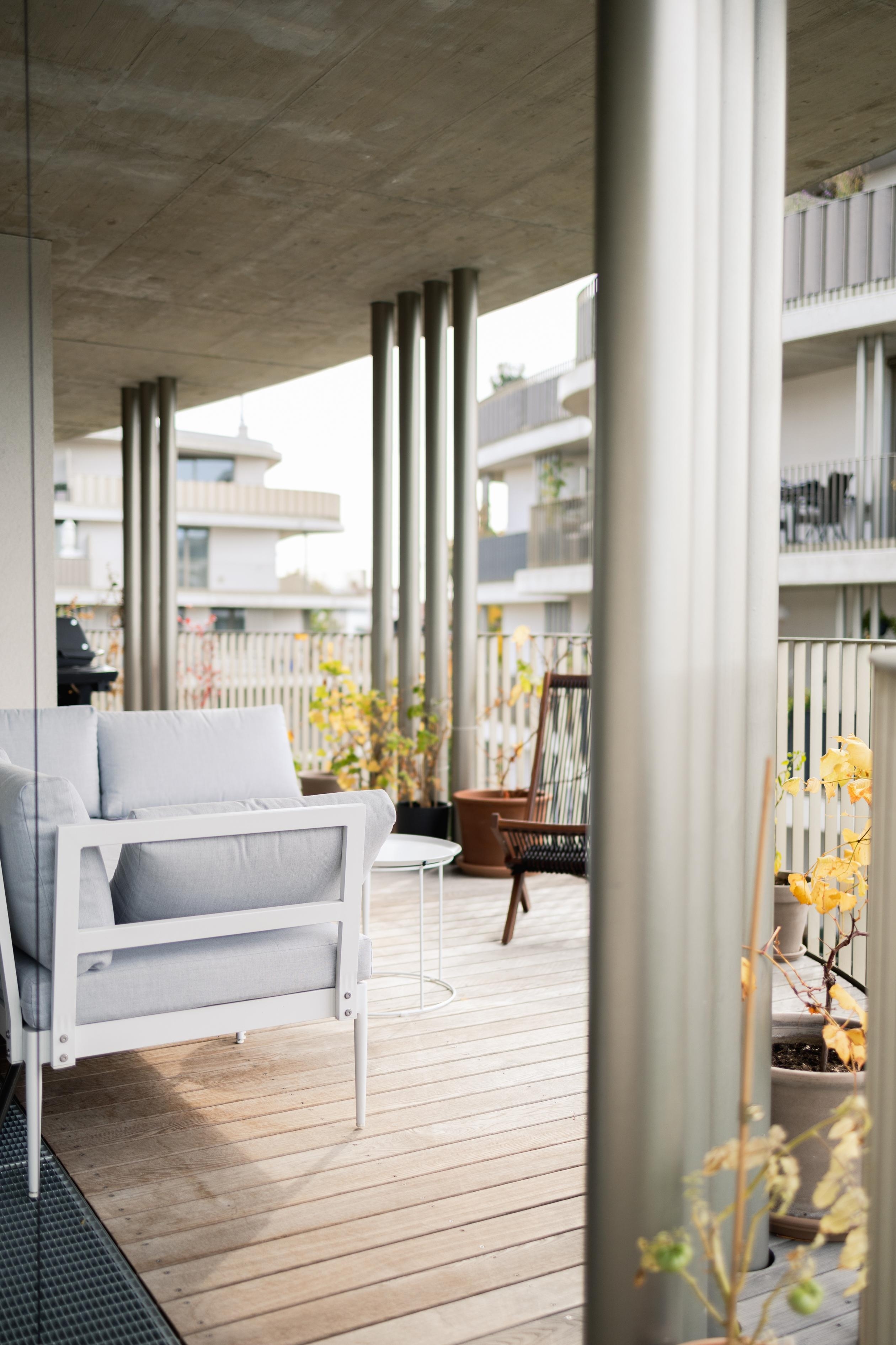 📷: @WienerWohnsinn

#terrasse #balkon #industrial #sichtbeton #beton #herbst 