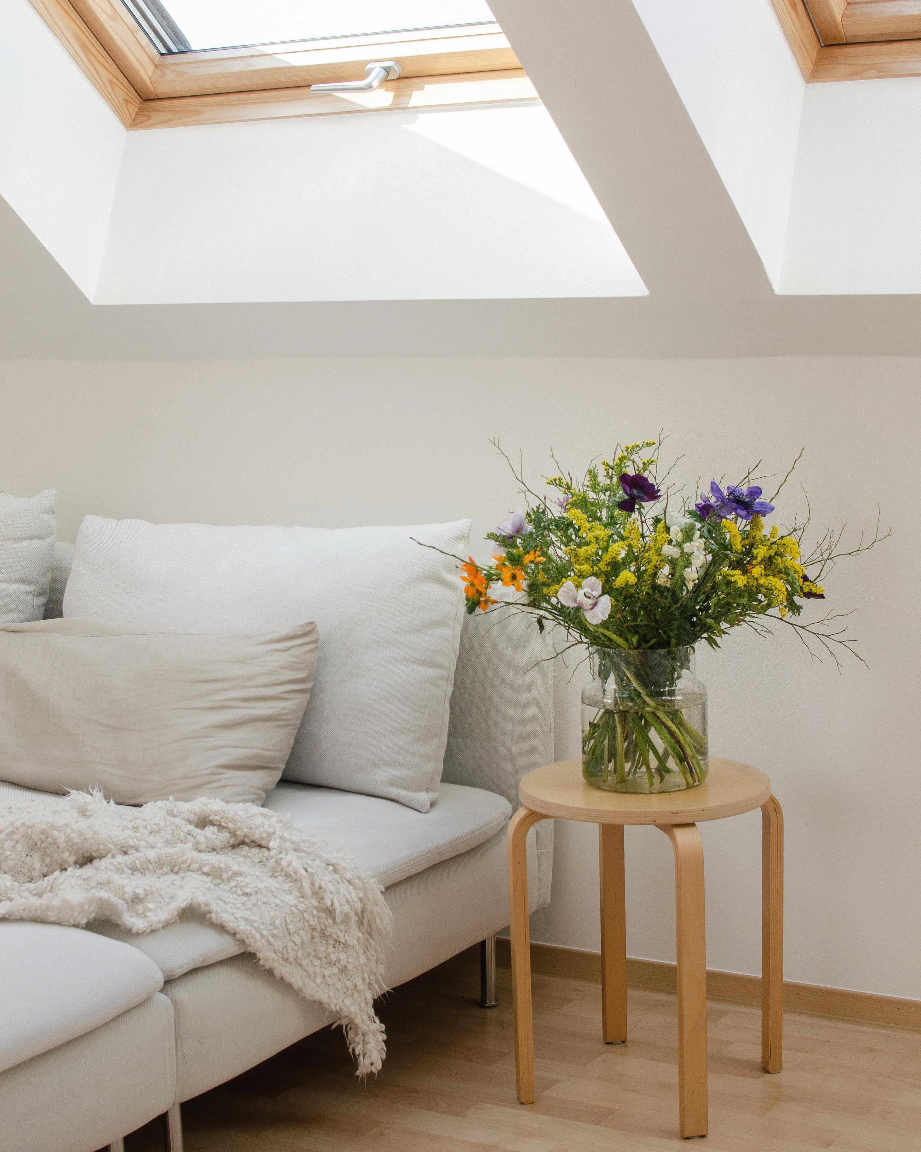 🌼 #wohnzimmer #living #interior #blumen #flowers #ikea #couch #livingroom