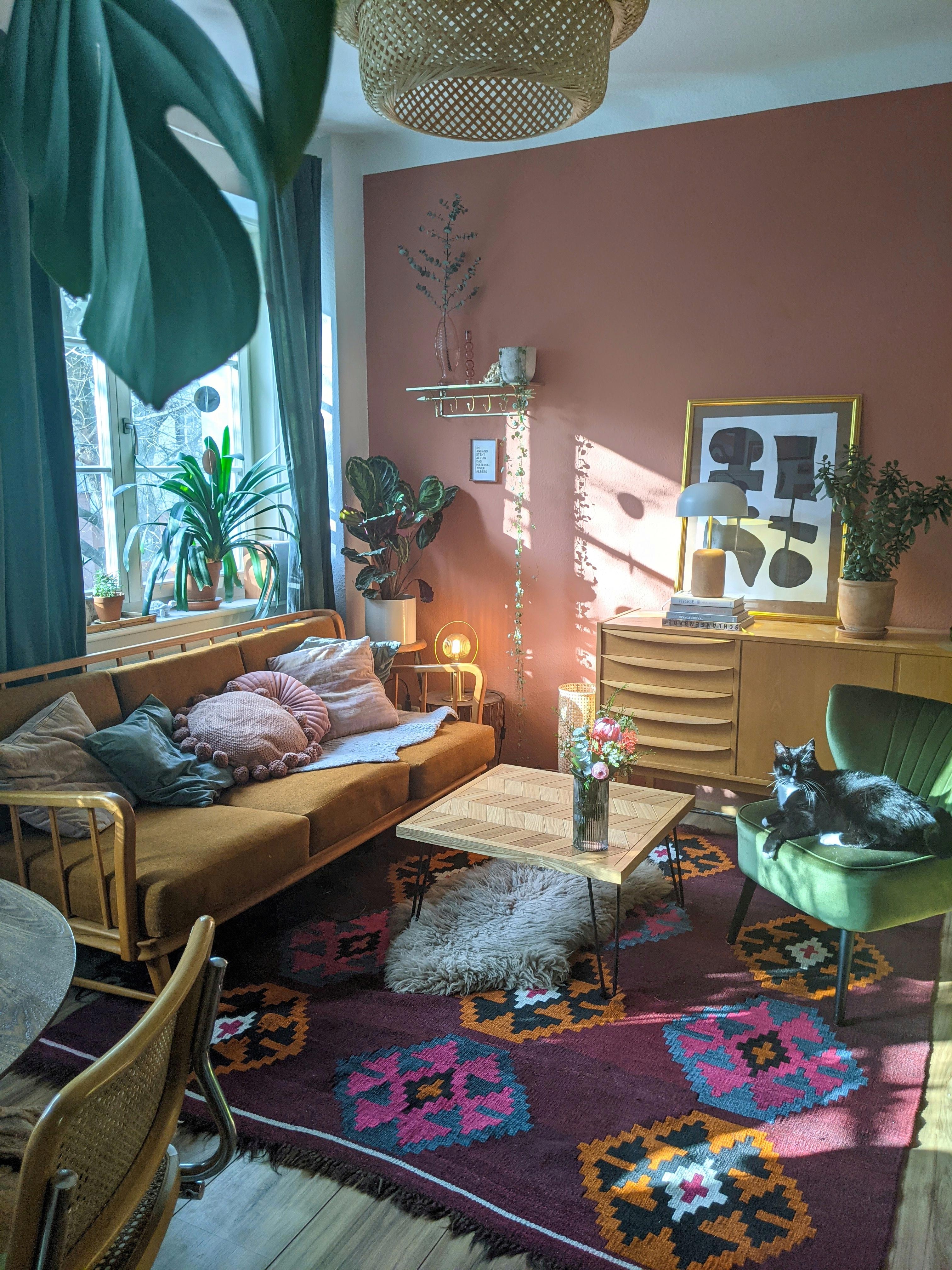 🧡💜❤️ #wohnzimmer #vintage #midcentury #teppich #farbenfroh #lichtspiel