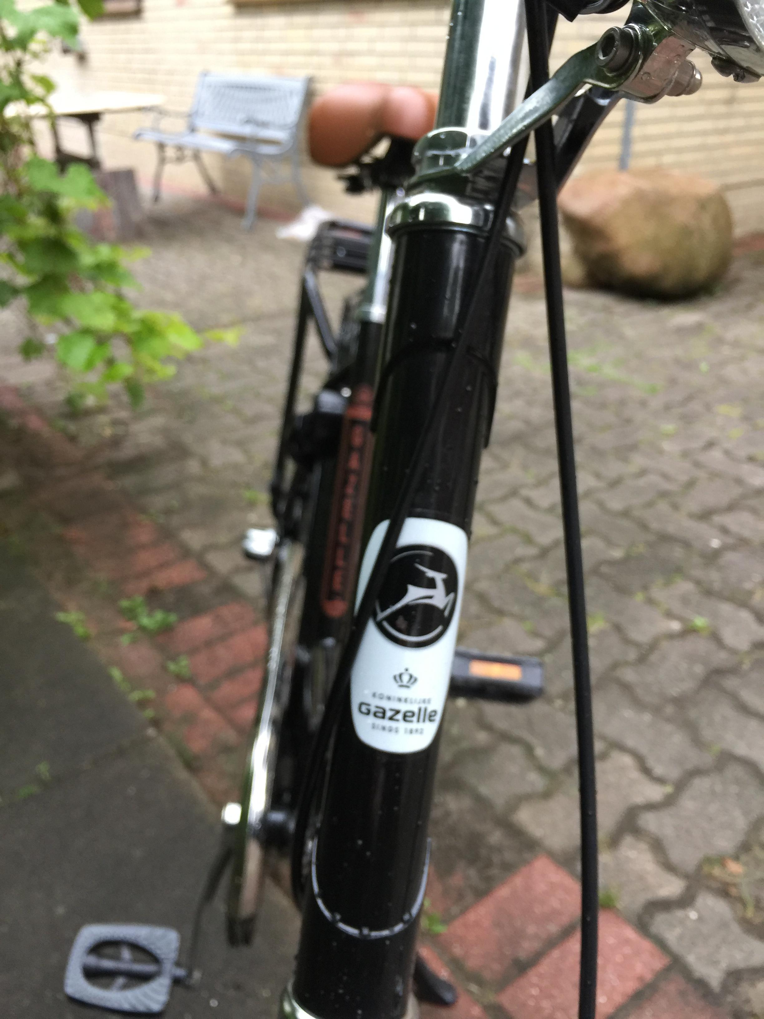 <3 my Bike! #damenrad #gazelle #sitzeckegarten #balkonsitzbank #grünedeko #terrassenplatten
