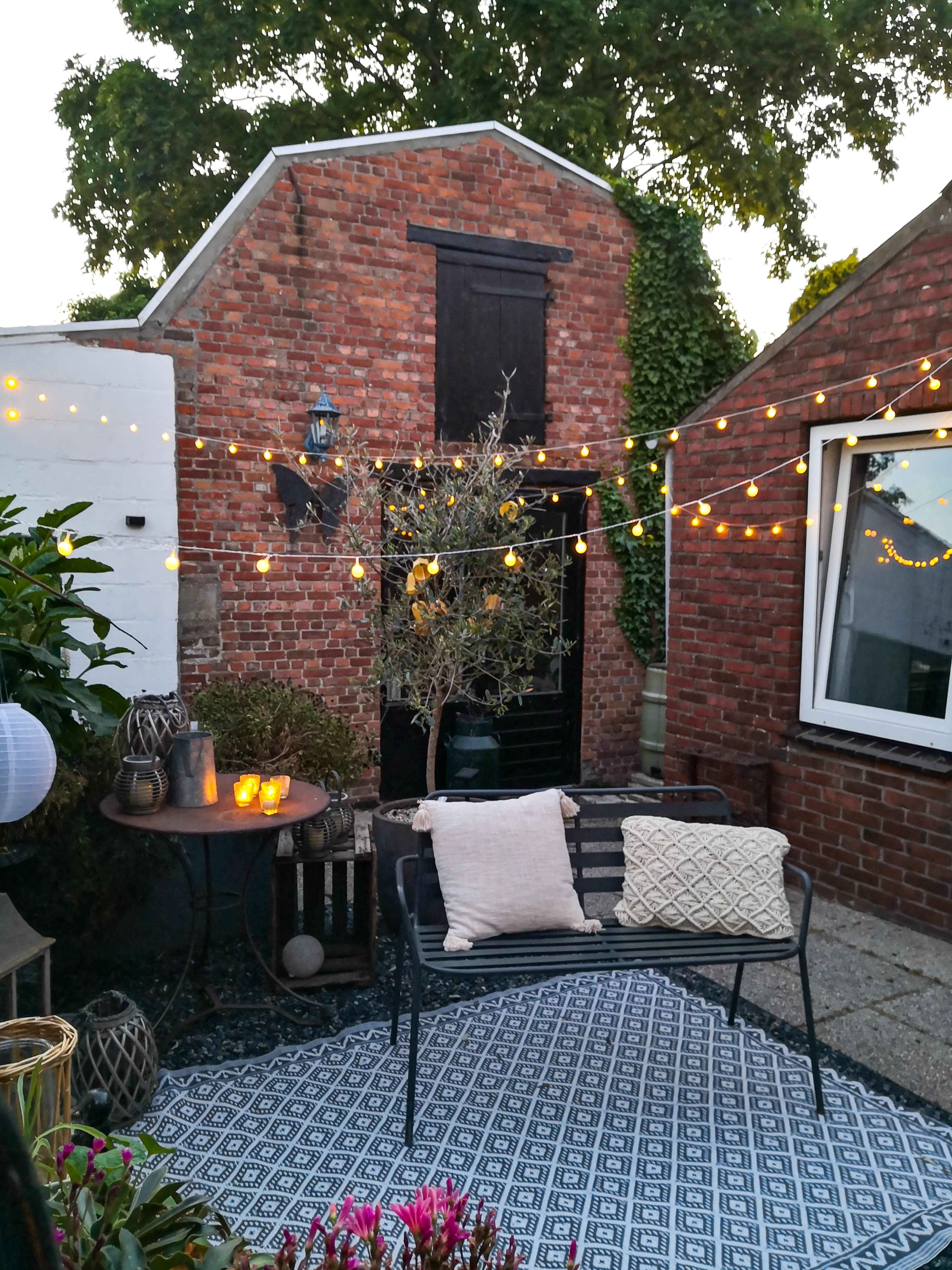 Abends in unserem Innenhof 🕯
#hygge #innenhof #backyard #gemütlich #lichterketten #terrasse