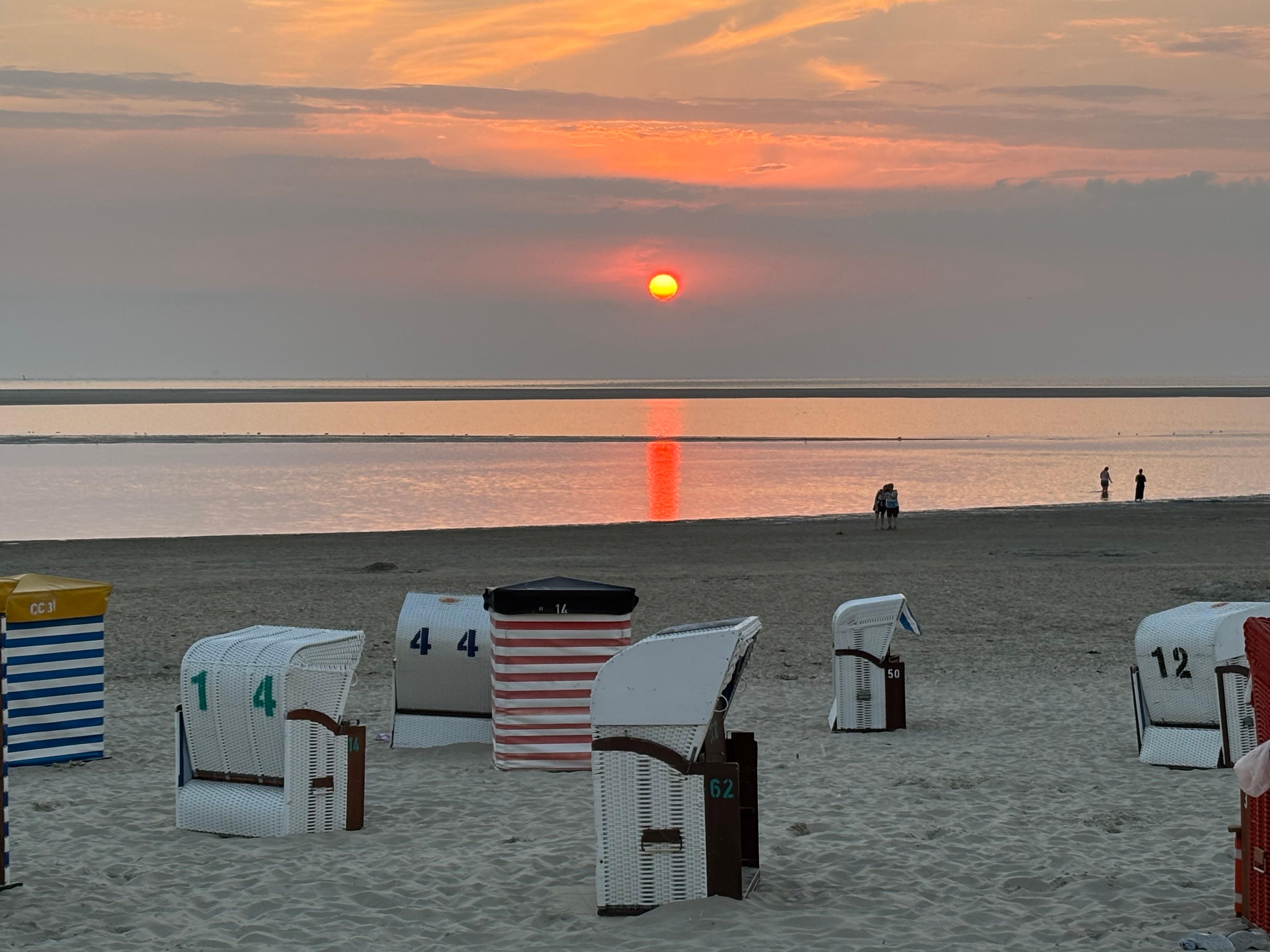 Abendstimmung am Nordstrand #Borkum #Nordsee #Inselliebe - viel zu schnell waren die 2 Urlaubswochen wieder vorbei #Nordseeliebe