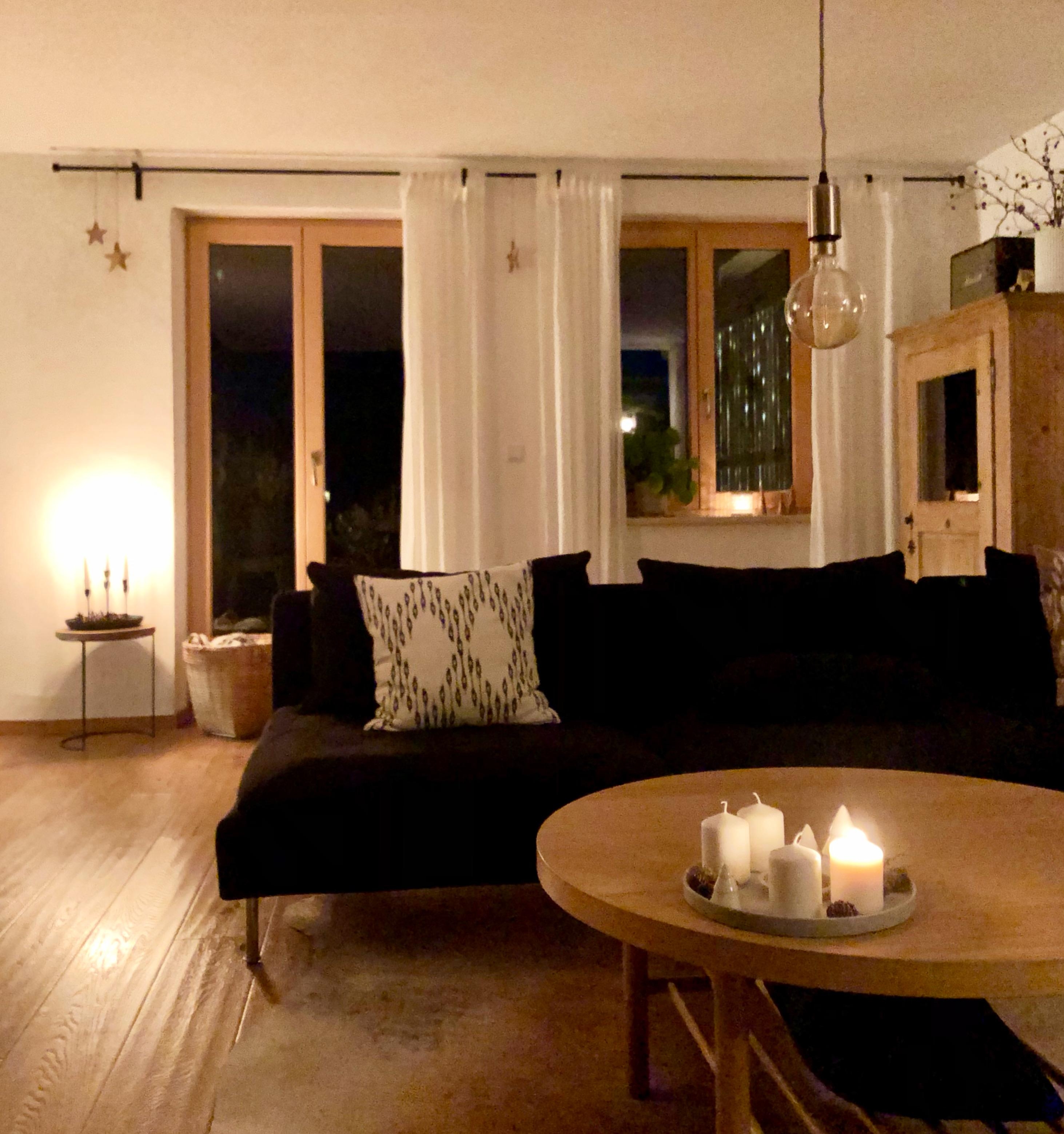 Abendstimmung 
#Couch #Wohnzimmer #Kerzen