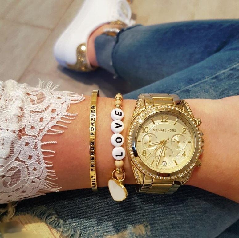 #accessoires #fashionchallenge

mit Uhr und Schmuck im Goldrausch