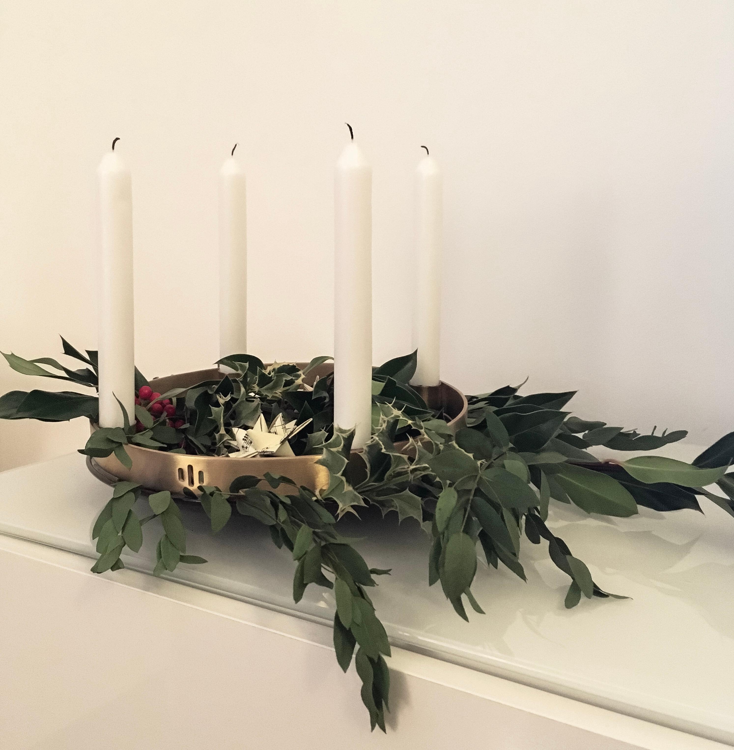 advent, advent ... 🕯
#adventskranz #weihnachtsdeko #eukalyptus #cozy #minimalism #fermliving 