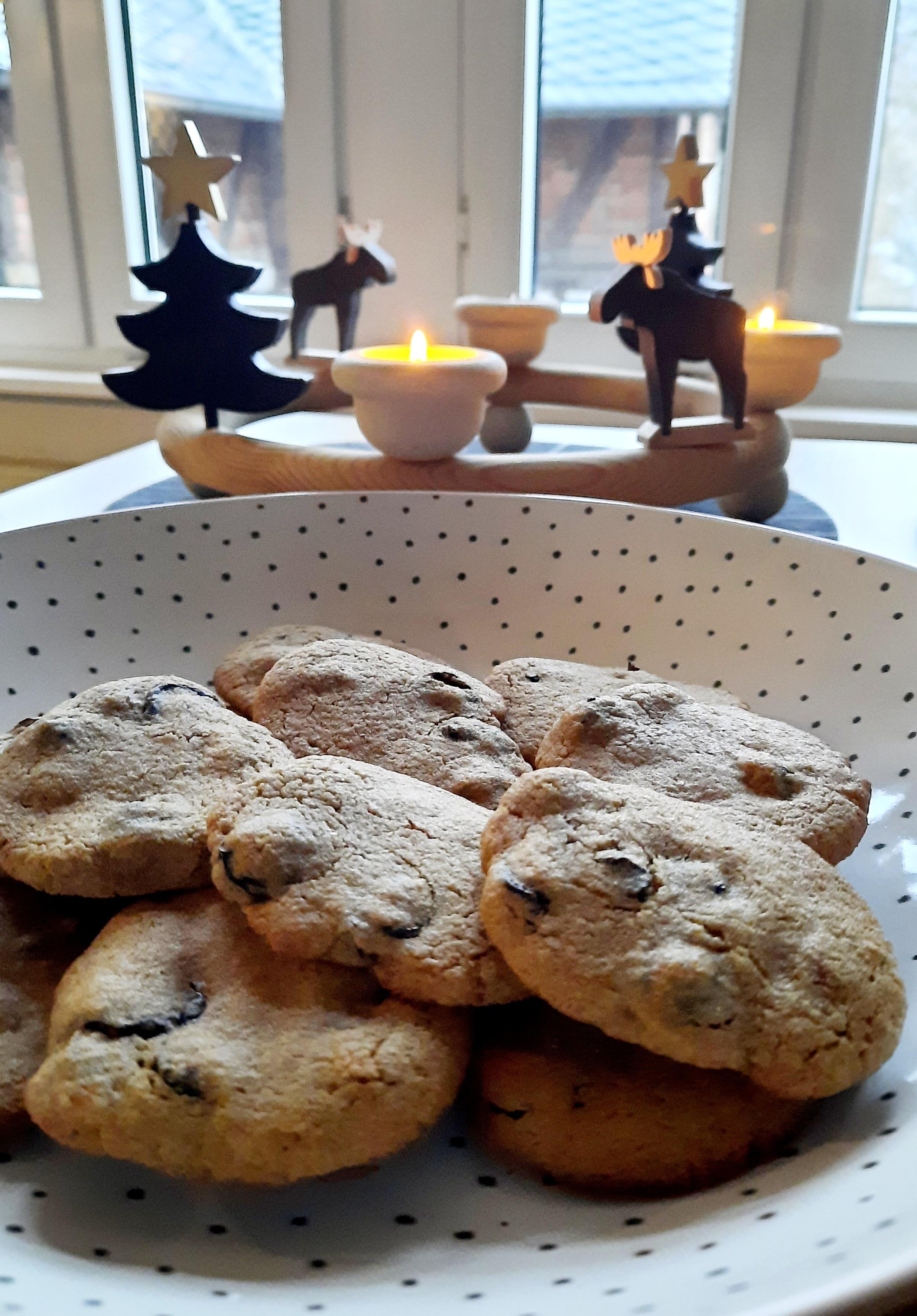 ADVENT ADVENT....jetzt zwei 
#adventszeit #adventskranz #scandinavianliving #scandistyle #altbau #cookies 