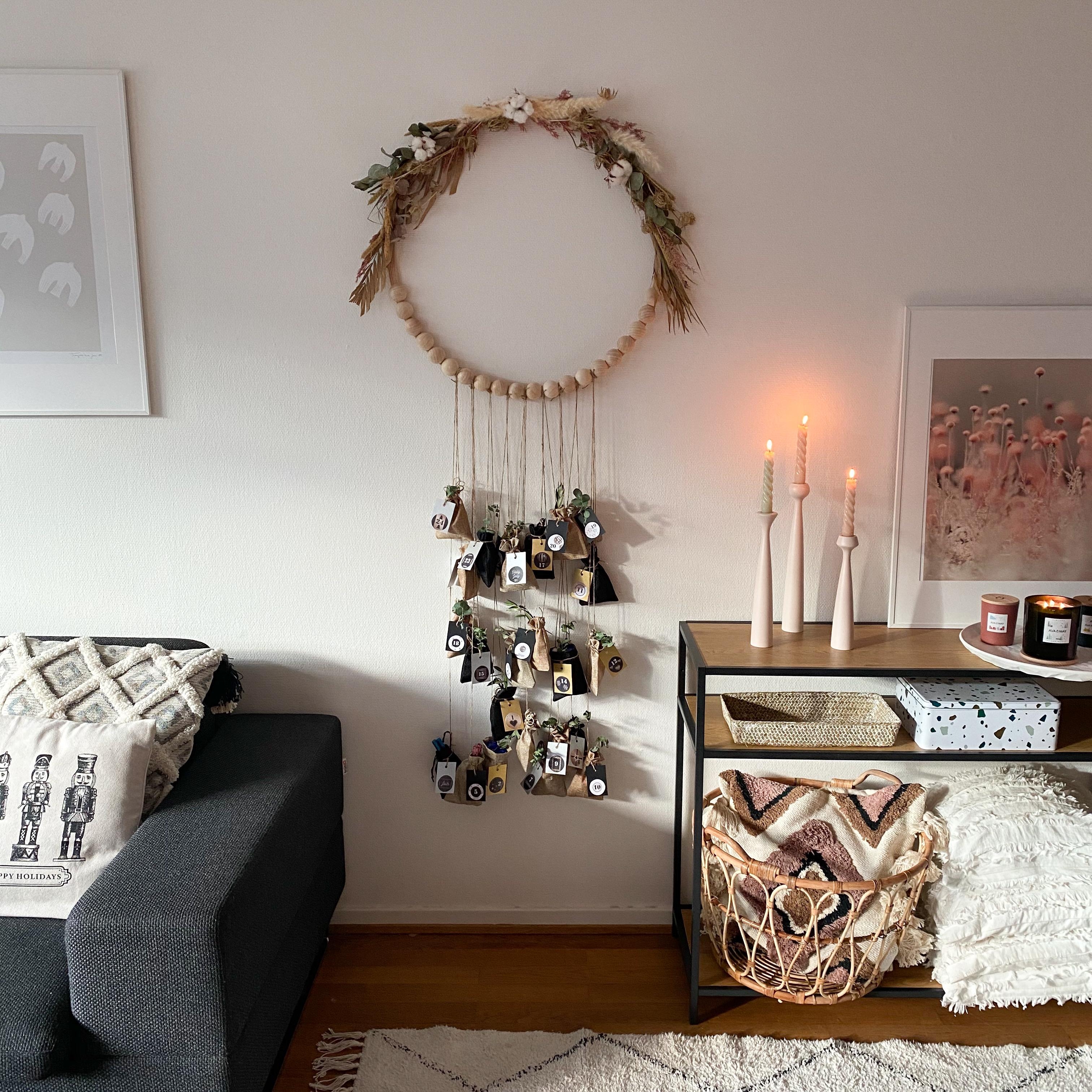 #adventskalender #advent #kranz #diy #bohostyle #cozyhome #hyggehome #livingroom #cozy #diykranz