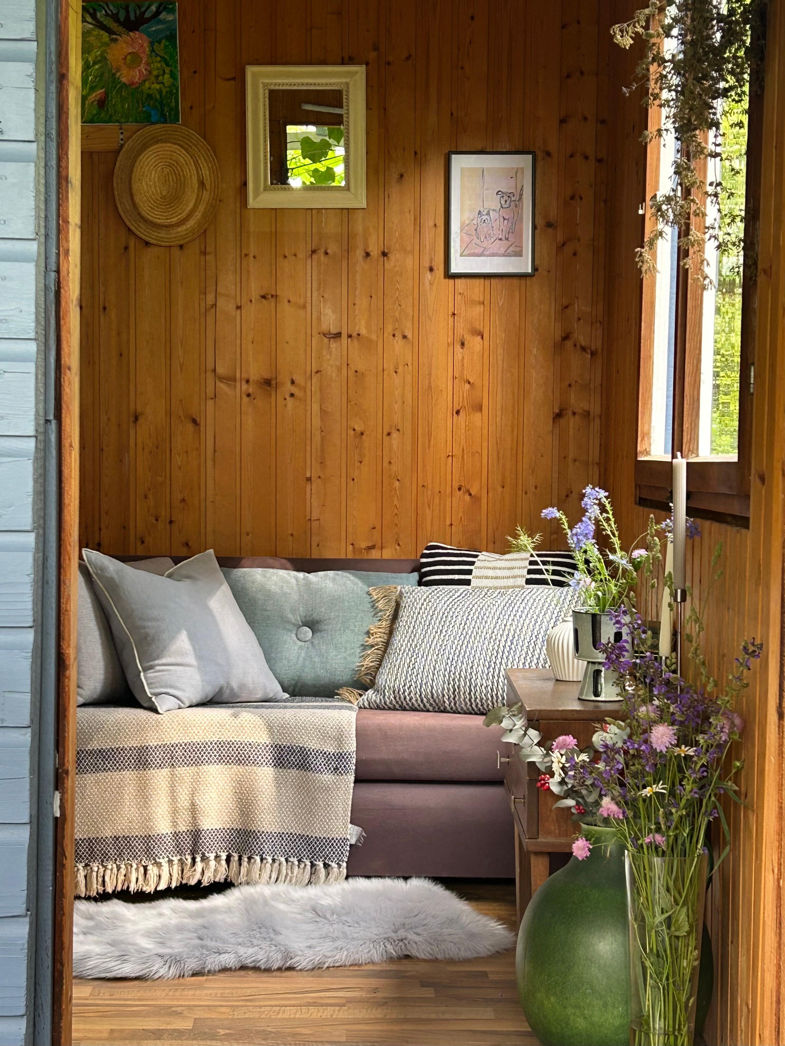 •Aktueller Blick in unsere Laube •

#Gartenlaube #Kleingarten #Gartenhaus #Garteninspo #Laube