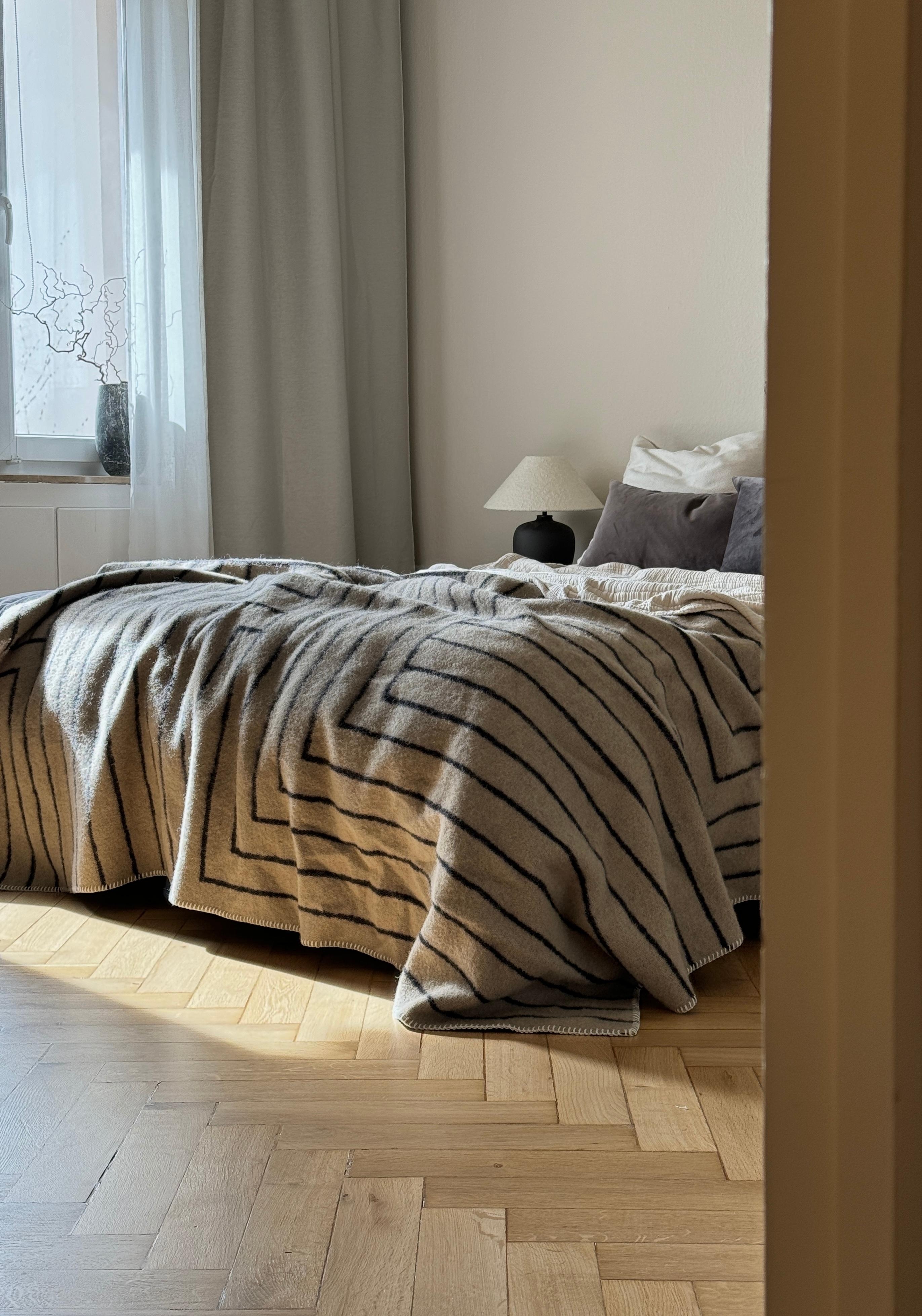 #allbeige #bedroom #bedroomdecor #fischgrätparkett #woodenfloor