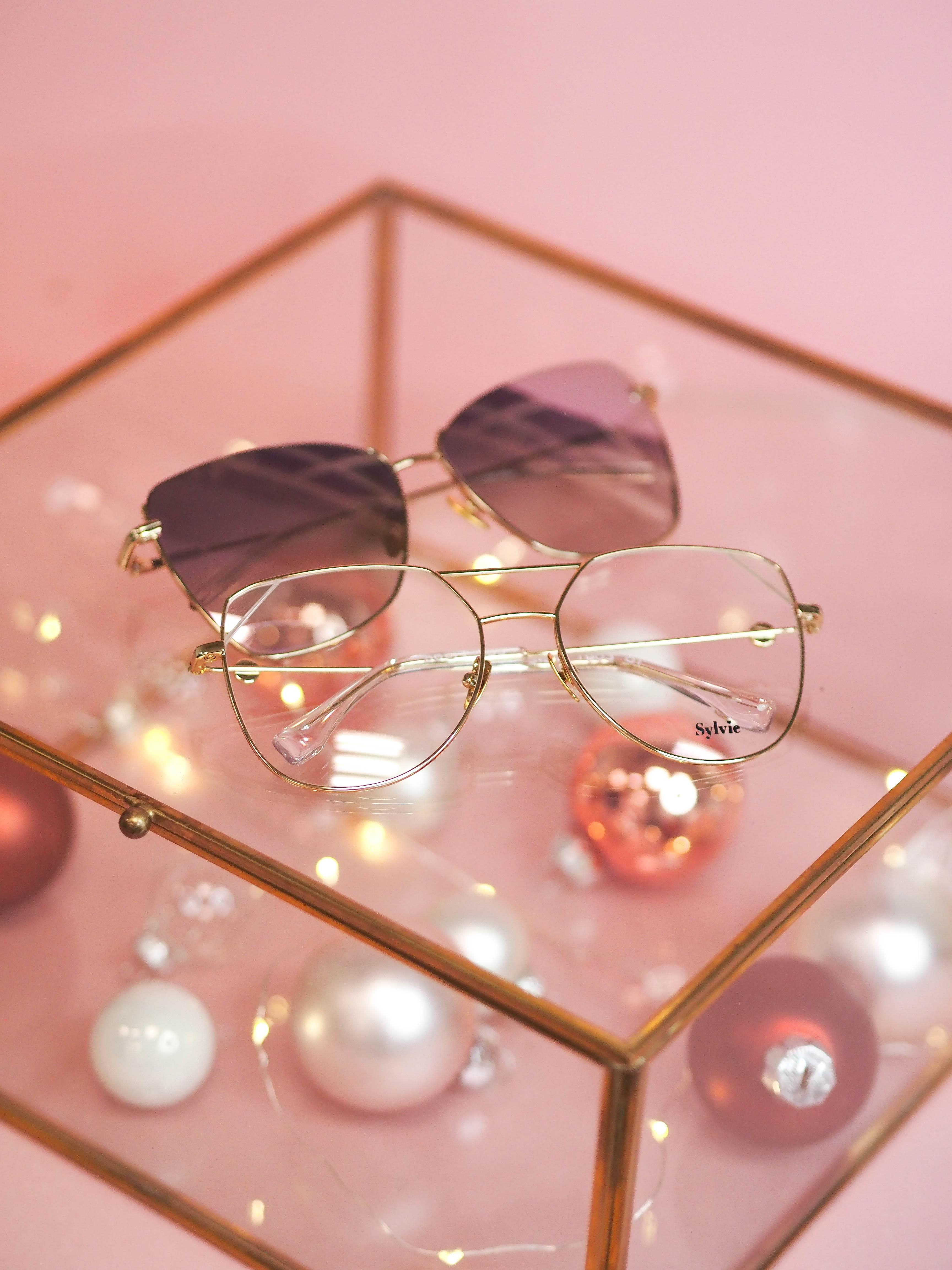Alles im Blick: Mit Brillen von #Edeloptics wird Weihnachten ins richtige Licht gerückt. #geschenkideen 