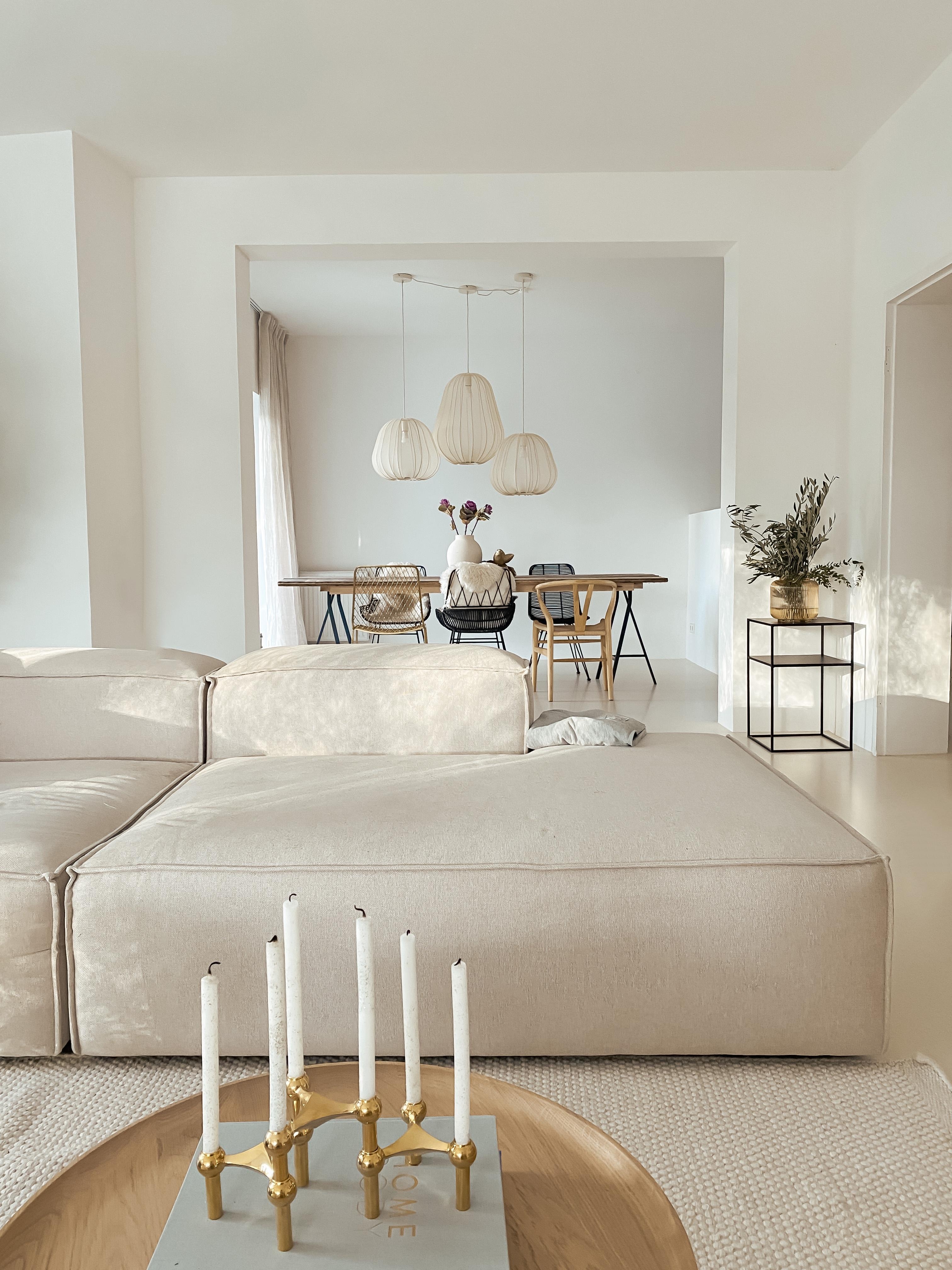 #allwhite #whiteliving #bungalow #couch #sofa #westwing #bolia #wohnzimmer #esstisch #stoffnagel #couchliebt #interior 