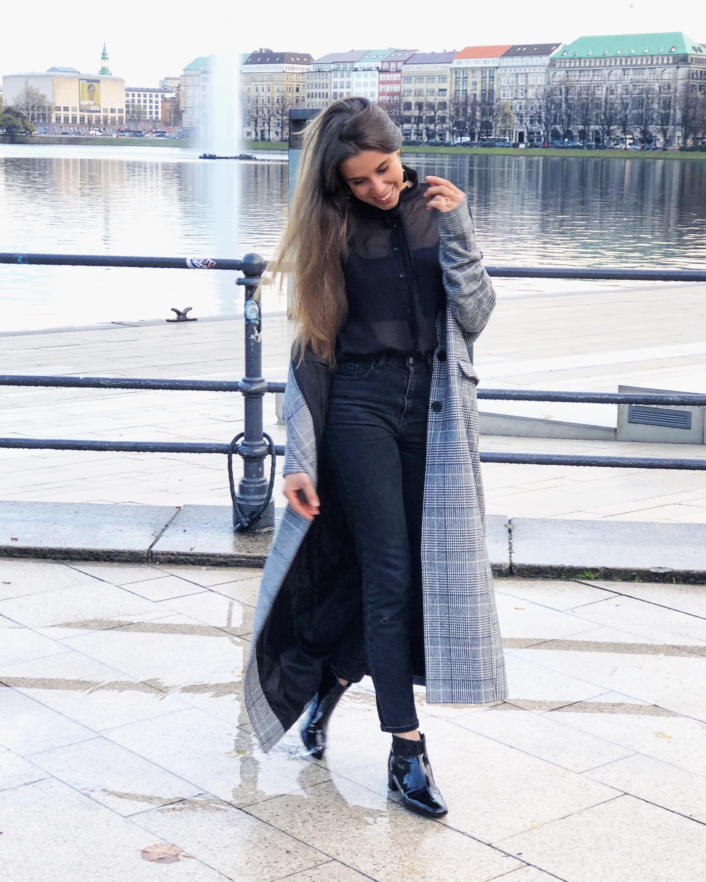 Alster Spaziergang #hh #040 #welovehh #longcoat #happygirl 