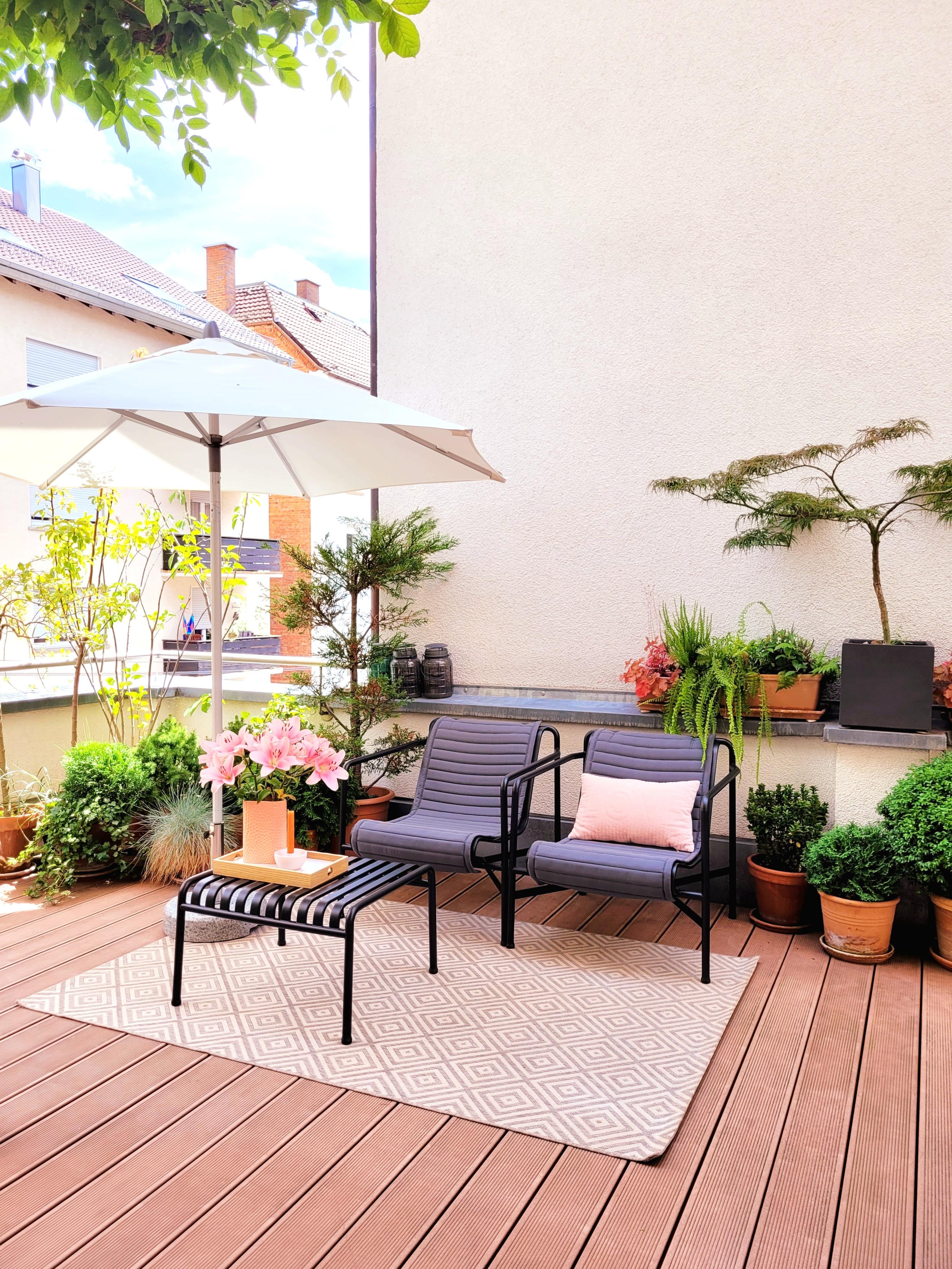 #Altbau #Design #Terrasse #Balkon #Erker #Farbenfroh #Blumen #Vasen liebe #gemütlich 