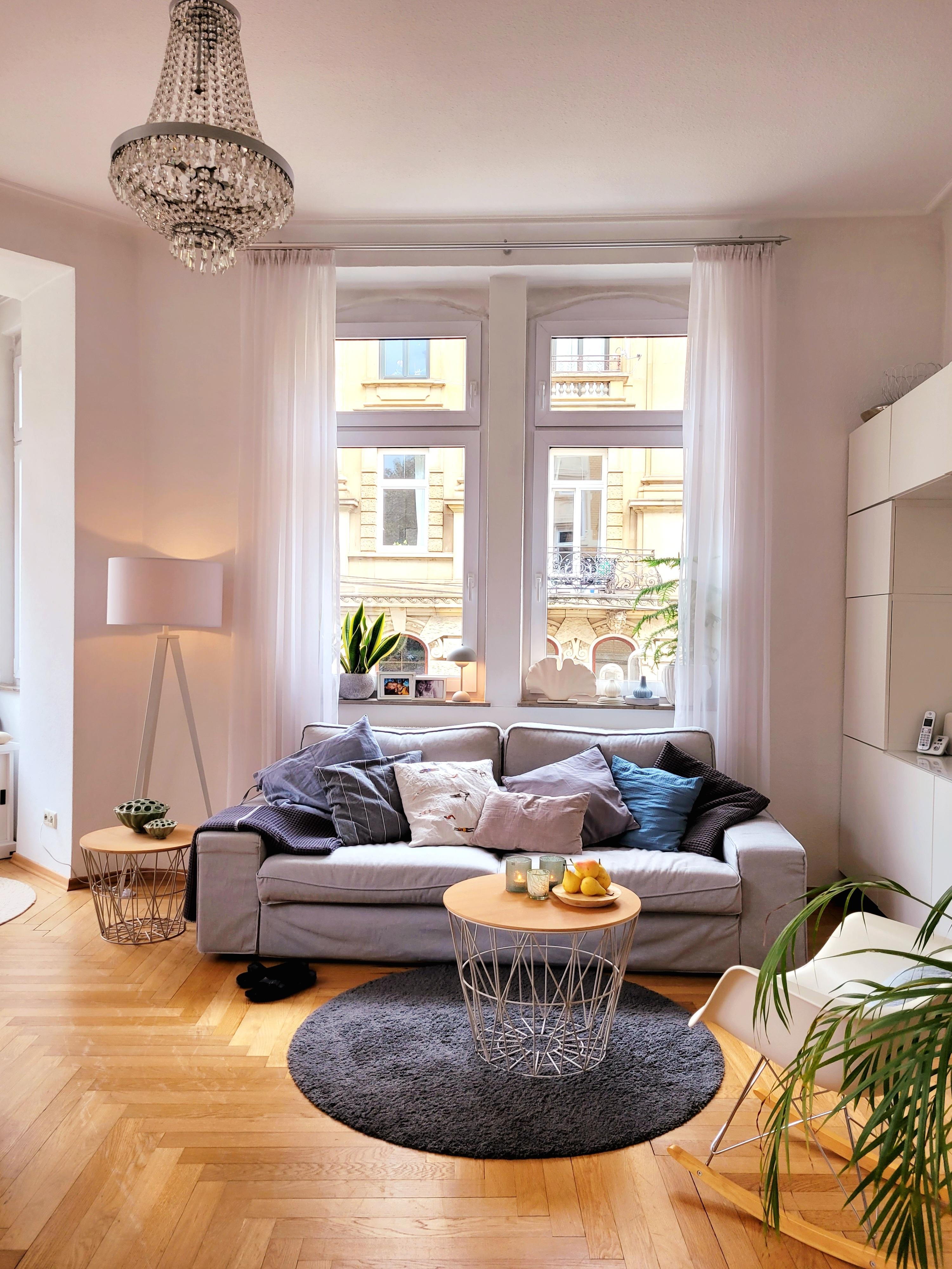 #Altbau #skandi #Wohnzimmer #Sofa #ikea #Design #vitra #ferm living #Sonntag #Lampen #Regal 