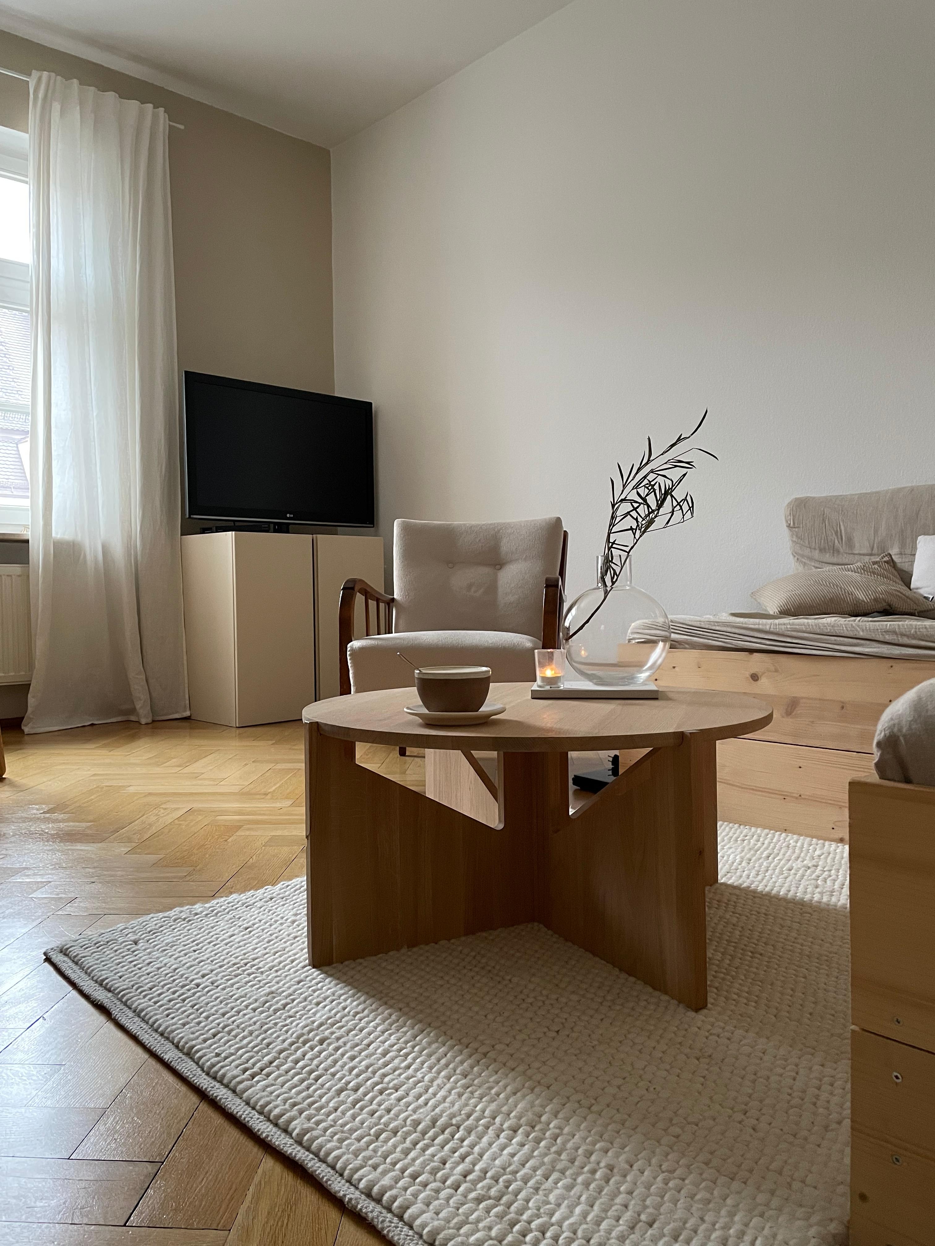 #altbau #wohnzimmer #holzmöbel #minimalism 