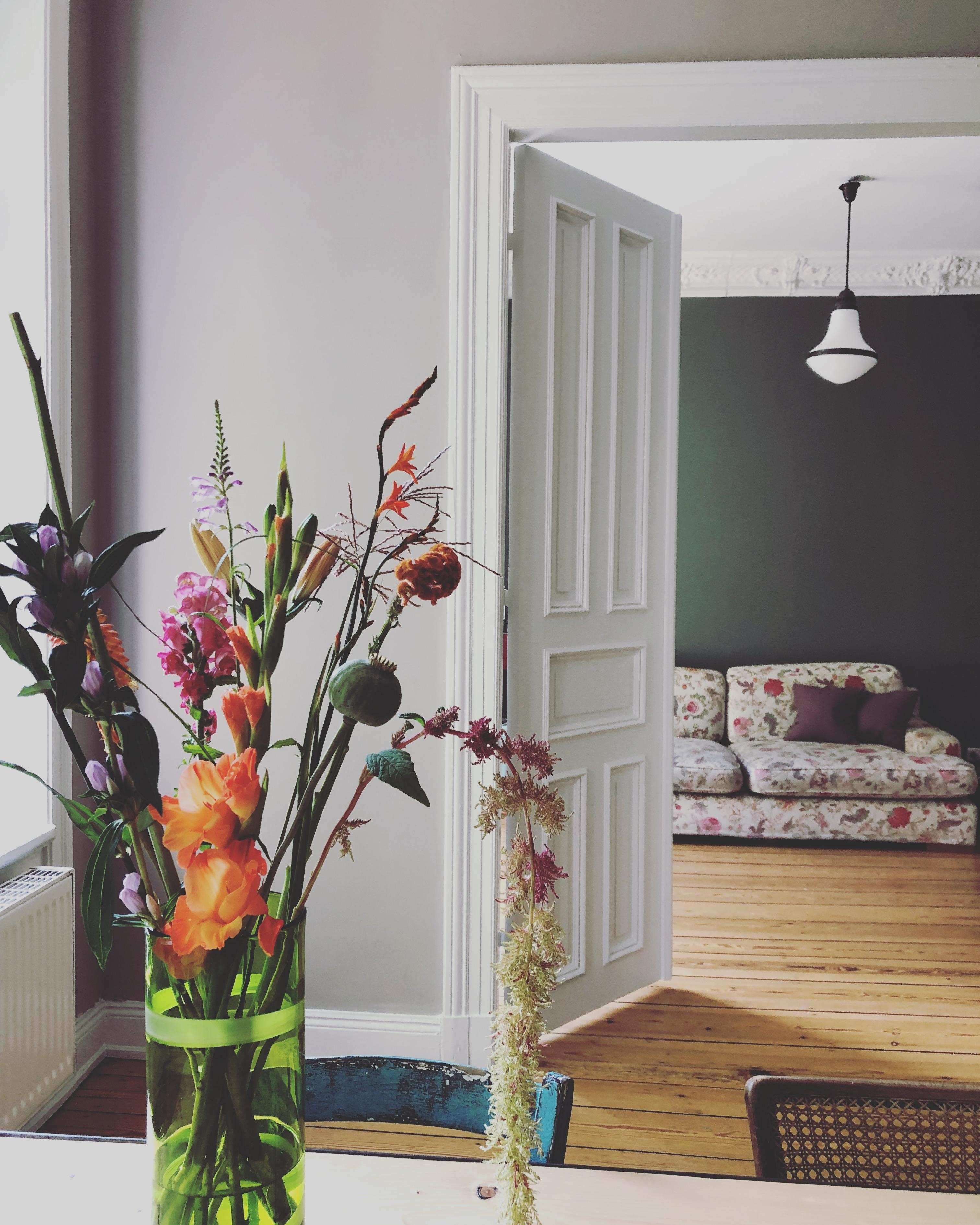 #altbauliebe #esszimmer #wohnzimmer #bloomon #couchstyle #interiorlovers #colorfulliving #homestyling 