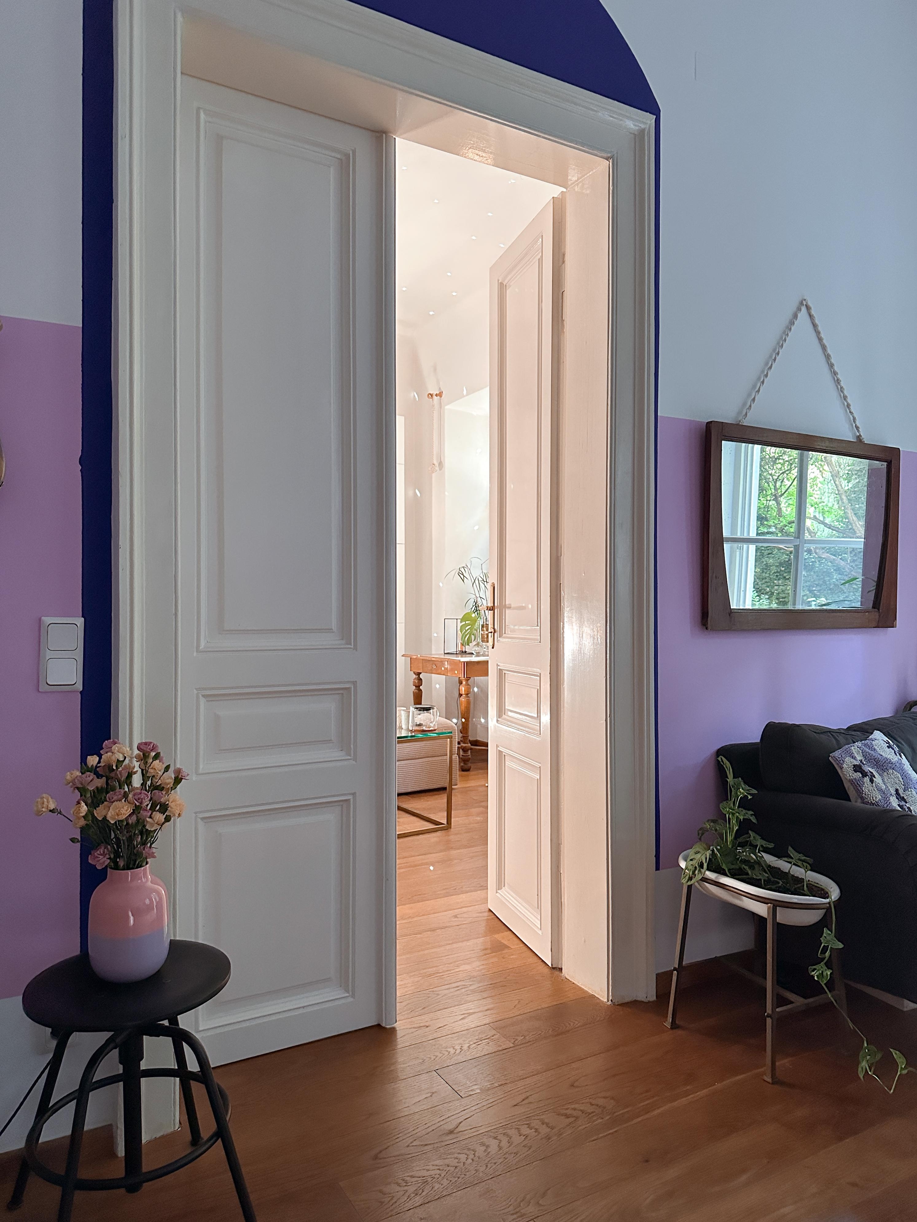 Altbauromantik 😅

#altbau #flügeltür #tür #blau #lila #wandfarbe #bunt #vase #sonne #parkett #bogen #colorblocking #zweifärbig #doppeltür #rosa