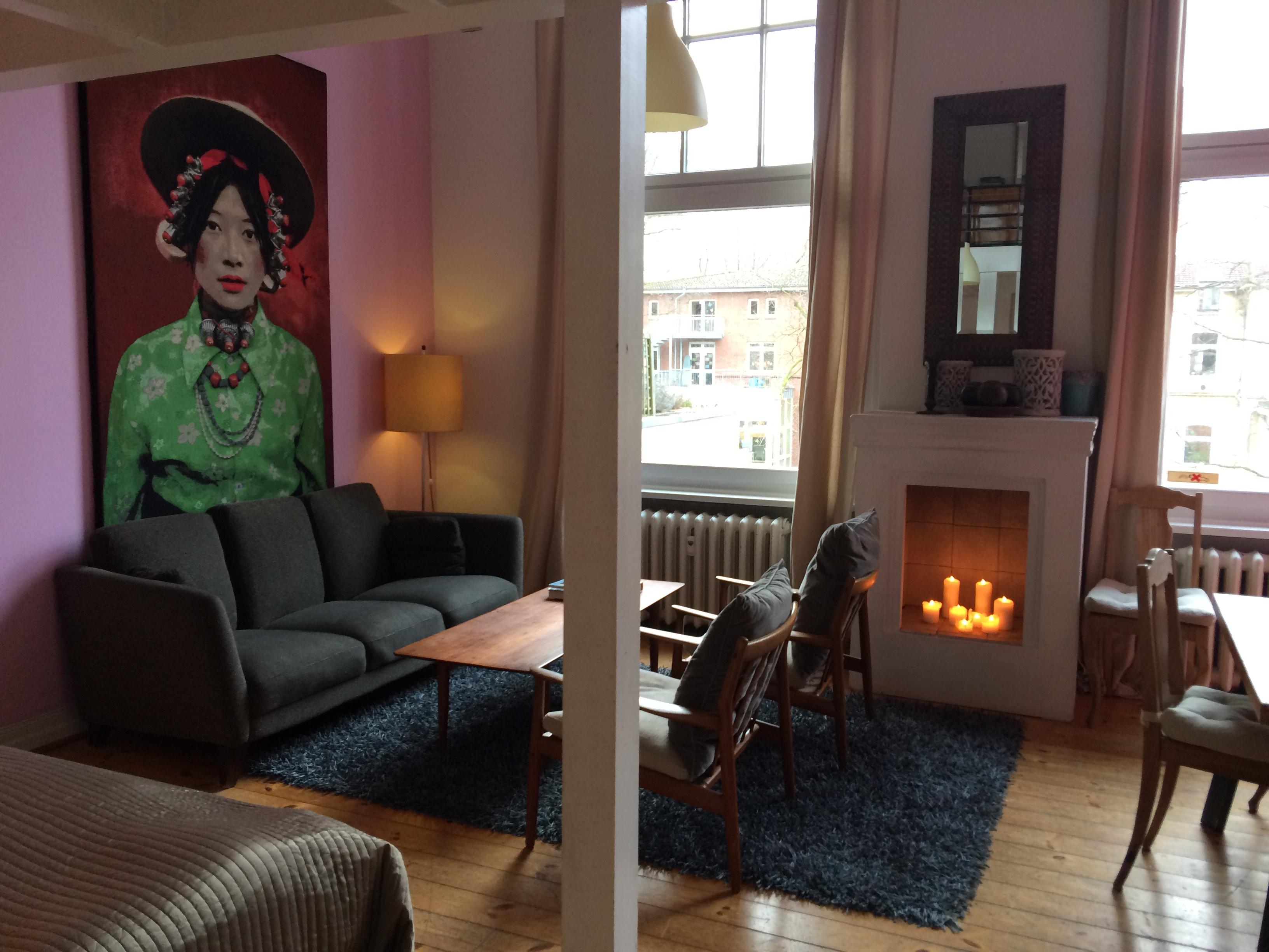#Altrosa #Wandgestaltung im Hadley's B&B in #Hamburg. #sofa #altrosa #rosawandgestaltung #wohnzimmerfarben