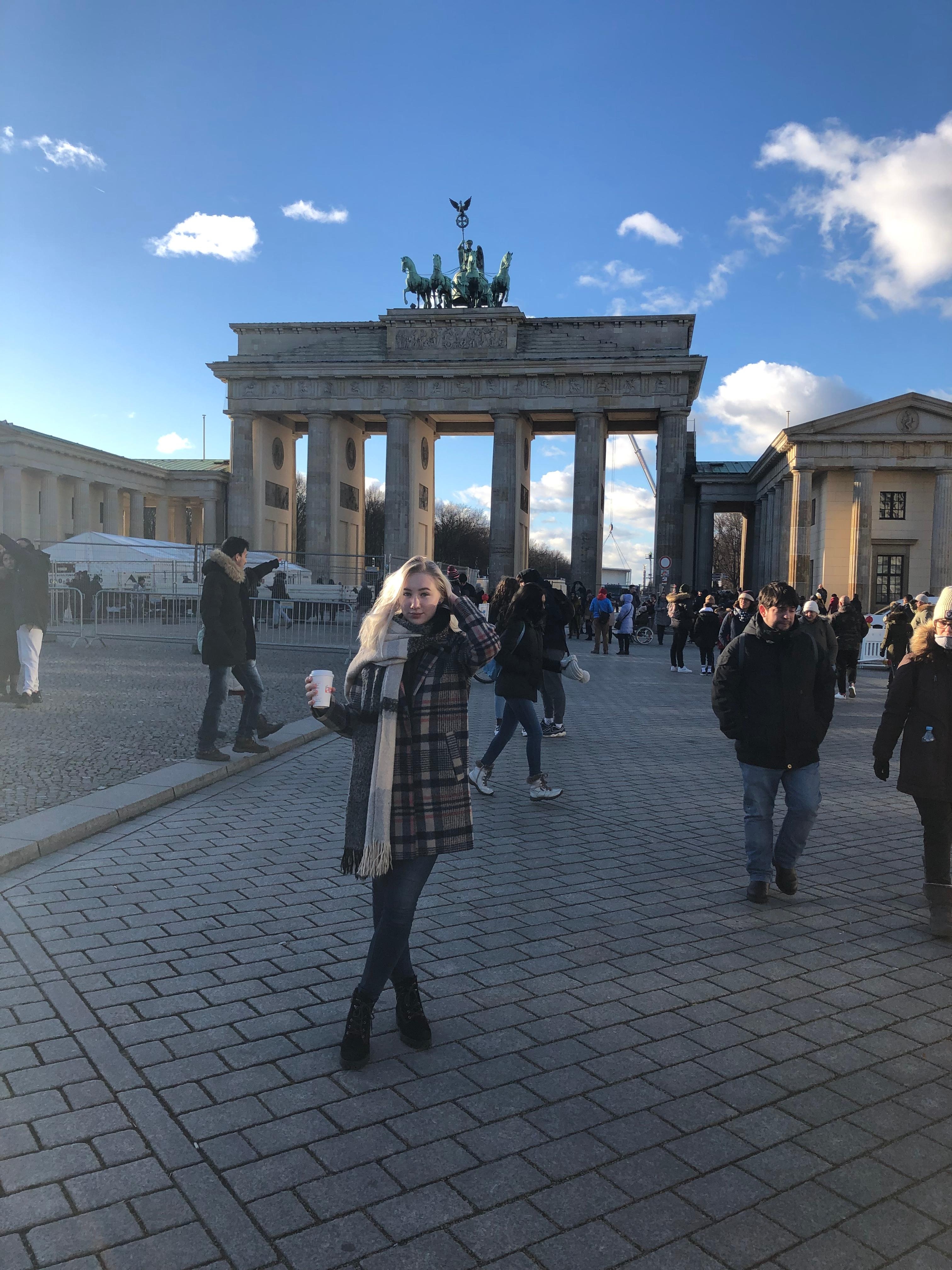 Am Brandenburger Tor 💙 Ich liebe Reisen. Ein super schöner und sonniger Tag in Berlin mit meinem Freund. #berlin #travel