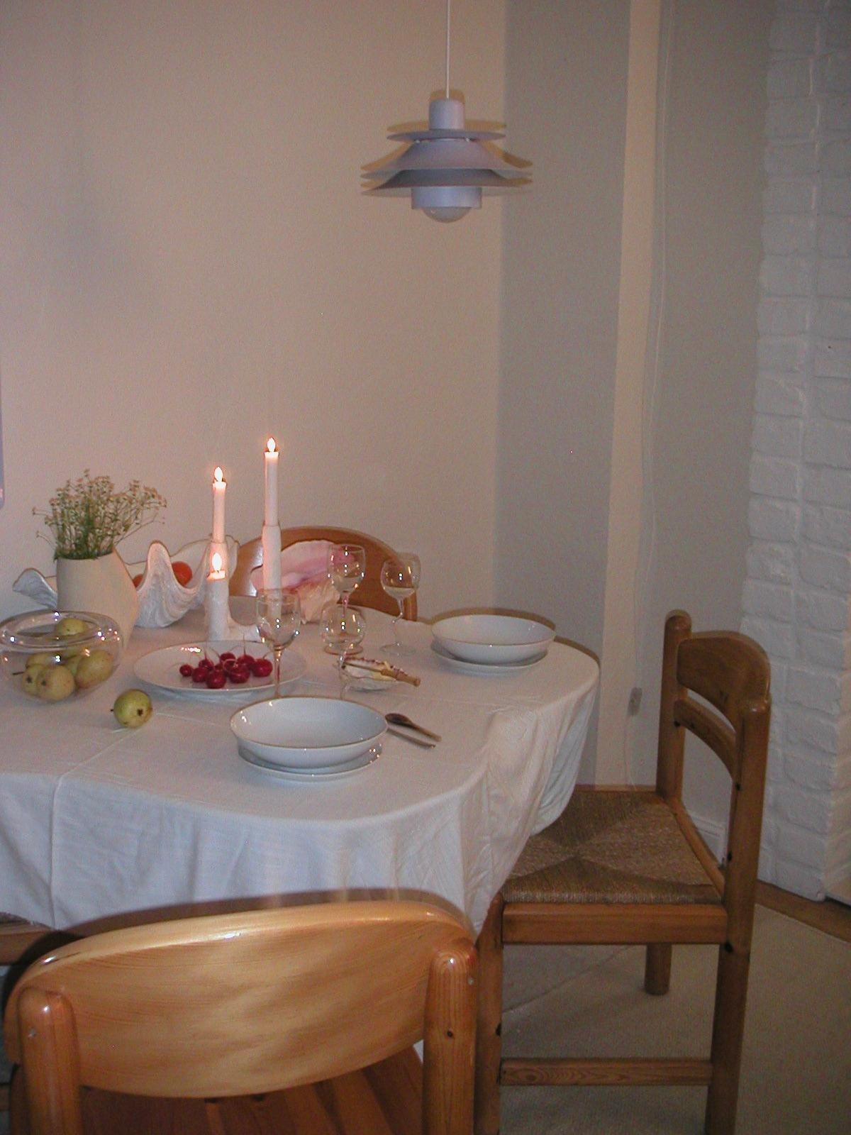 Analog Dinner #wohnzimmer #esstisch #secondhandmöbel