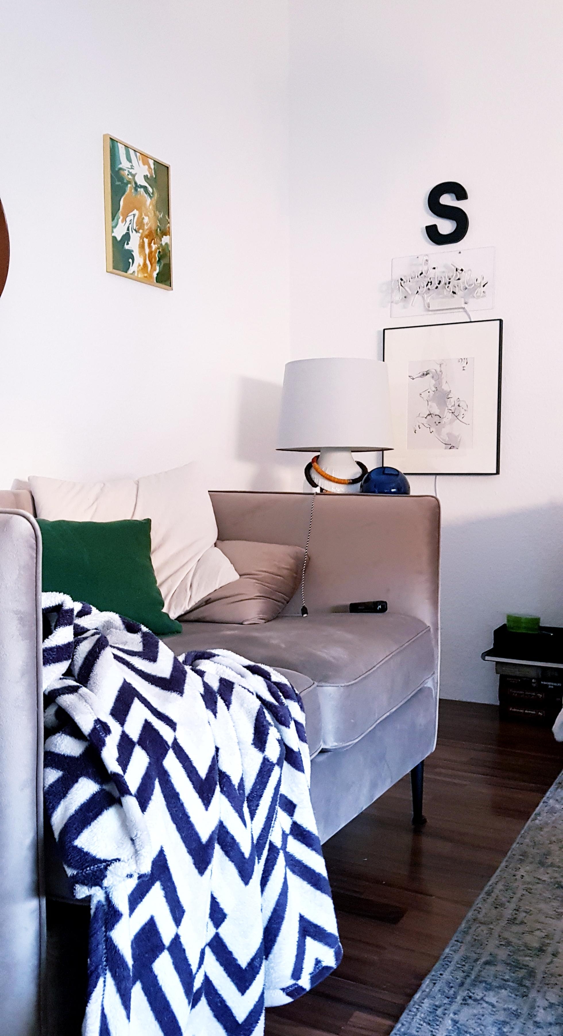 Andere Perspektive
#wohnzimmer#kleinraum#diybild#couch#sofa#lichtSchrift