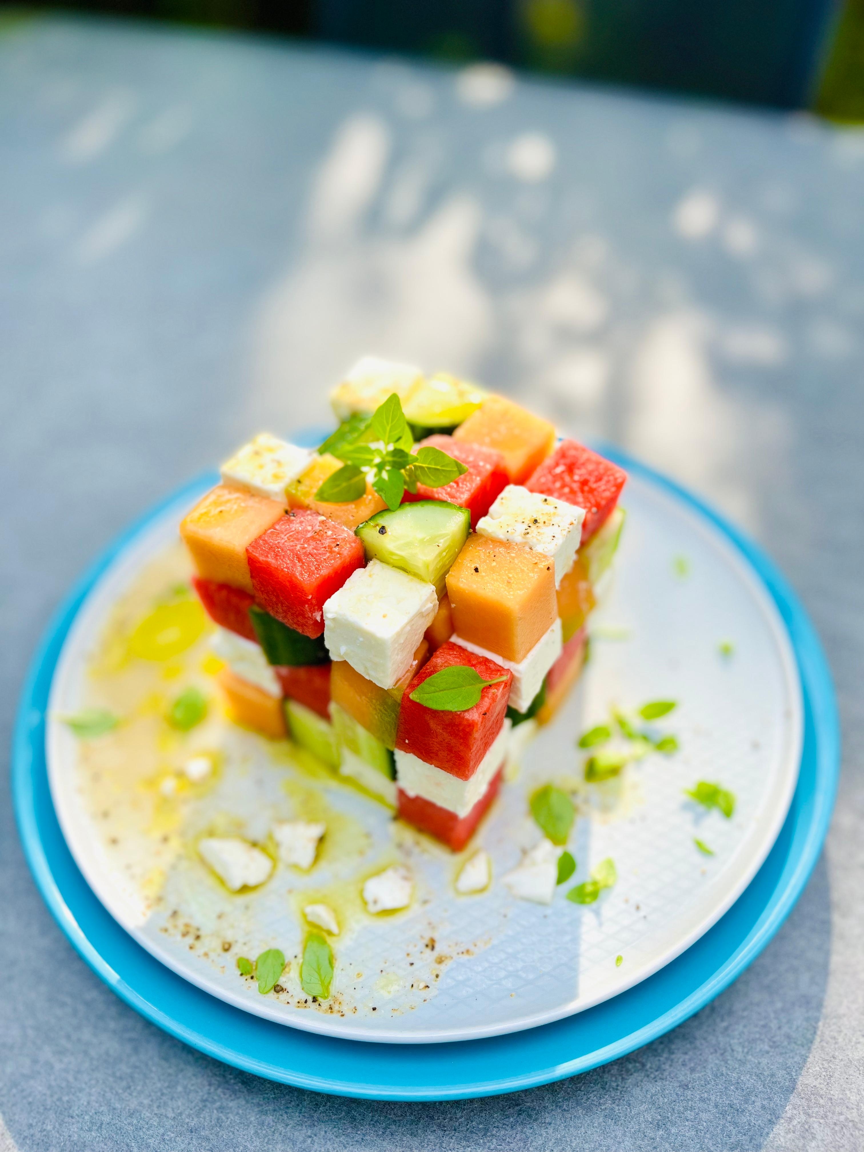 Anstatt Rubik‘s Cube 😉 #summerfood #salat #couchliebt #sommer #lecker #ichliebeessen
