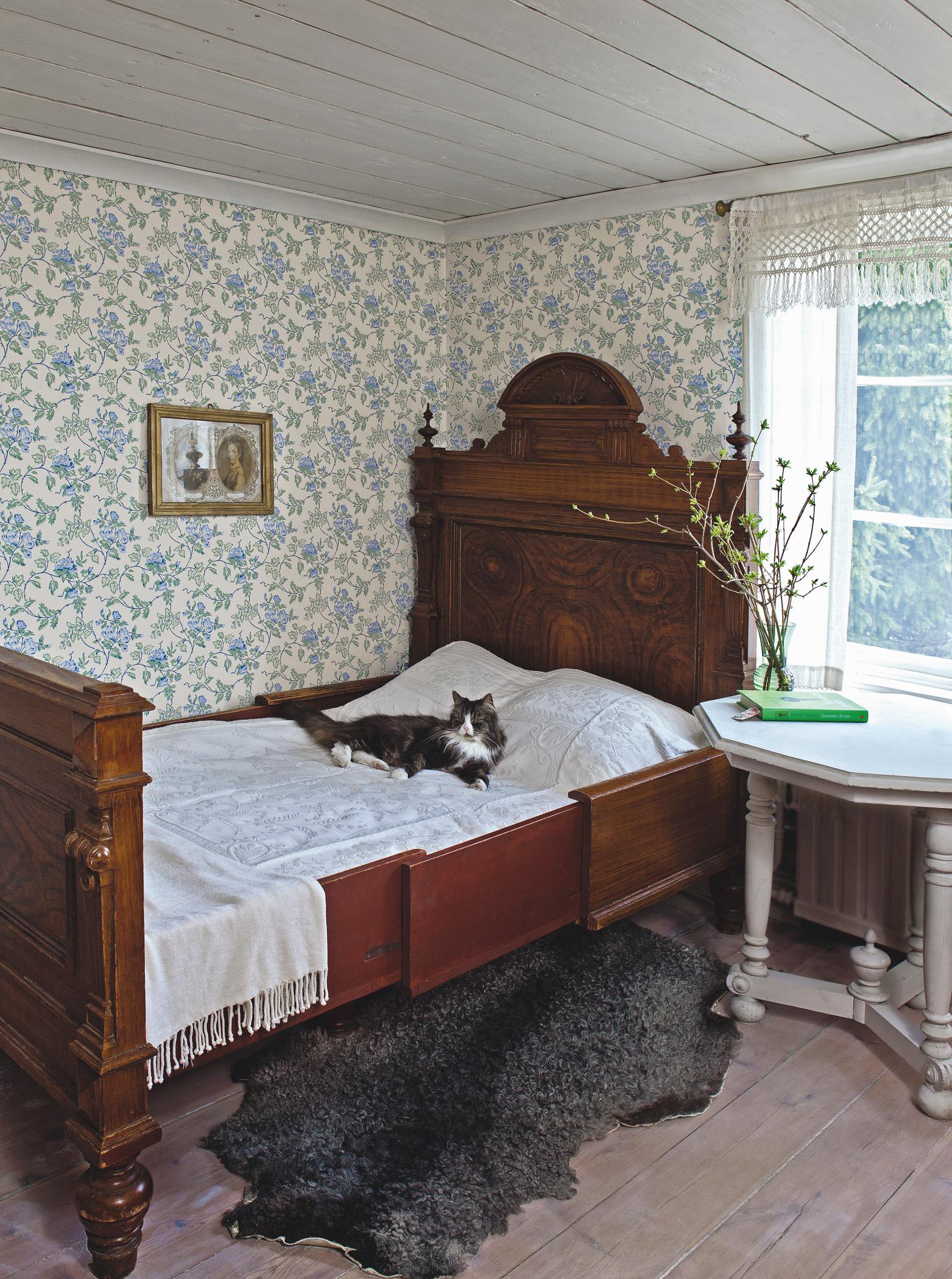 Antikes Doppelbett #bilderrahmen #shabbychic #cottagestyle ©durosweden.se