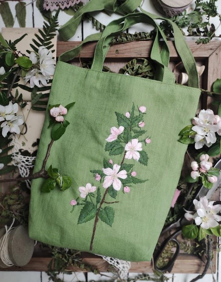 Apfelblüte ♥  🌸🫶💚
#naturinspo #botanicalembroidery #leine #nachhaltig #handmade