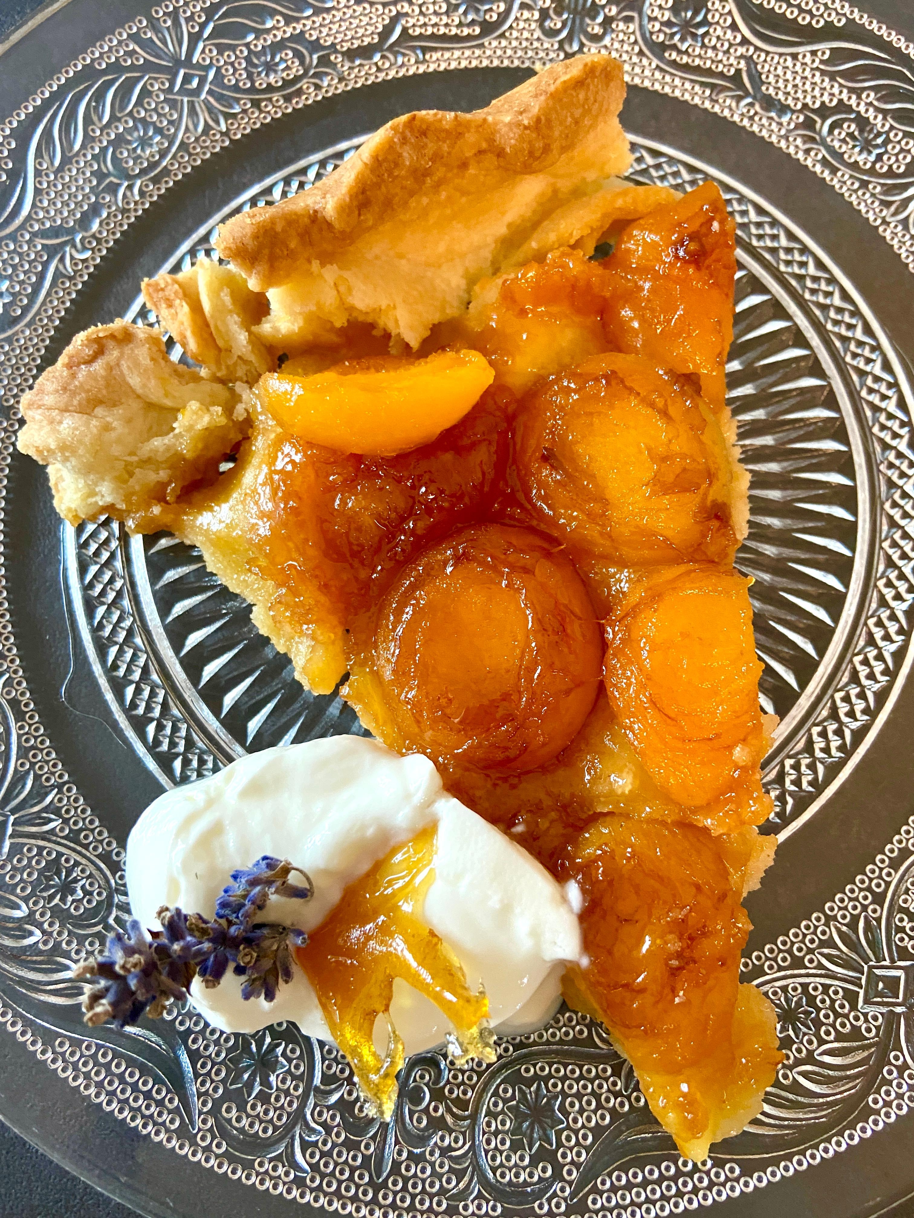 Aprikosen-Tarte-Tatin 🍑
#aprikosentartetatin#backliebe#aprikosen#kaffeeundkuchen#lavendel#sonntagskaffee#kaffeeklatsch