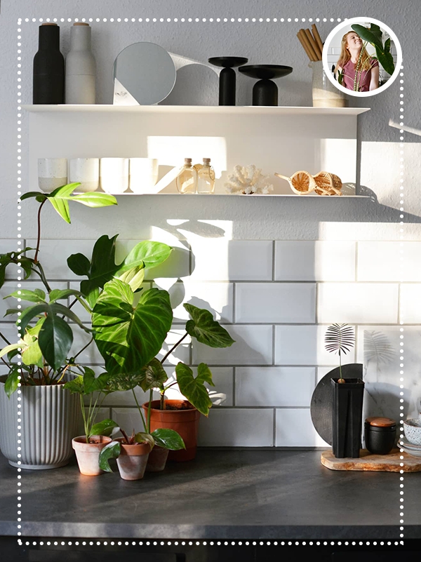 Auch die Kitchendetails können sich sehen lassen! Weiße Metrofliesen bieten die perfekte Kulisse -> #livinglushlifestory