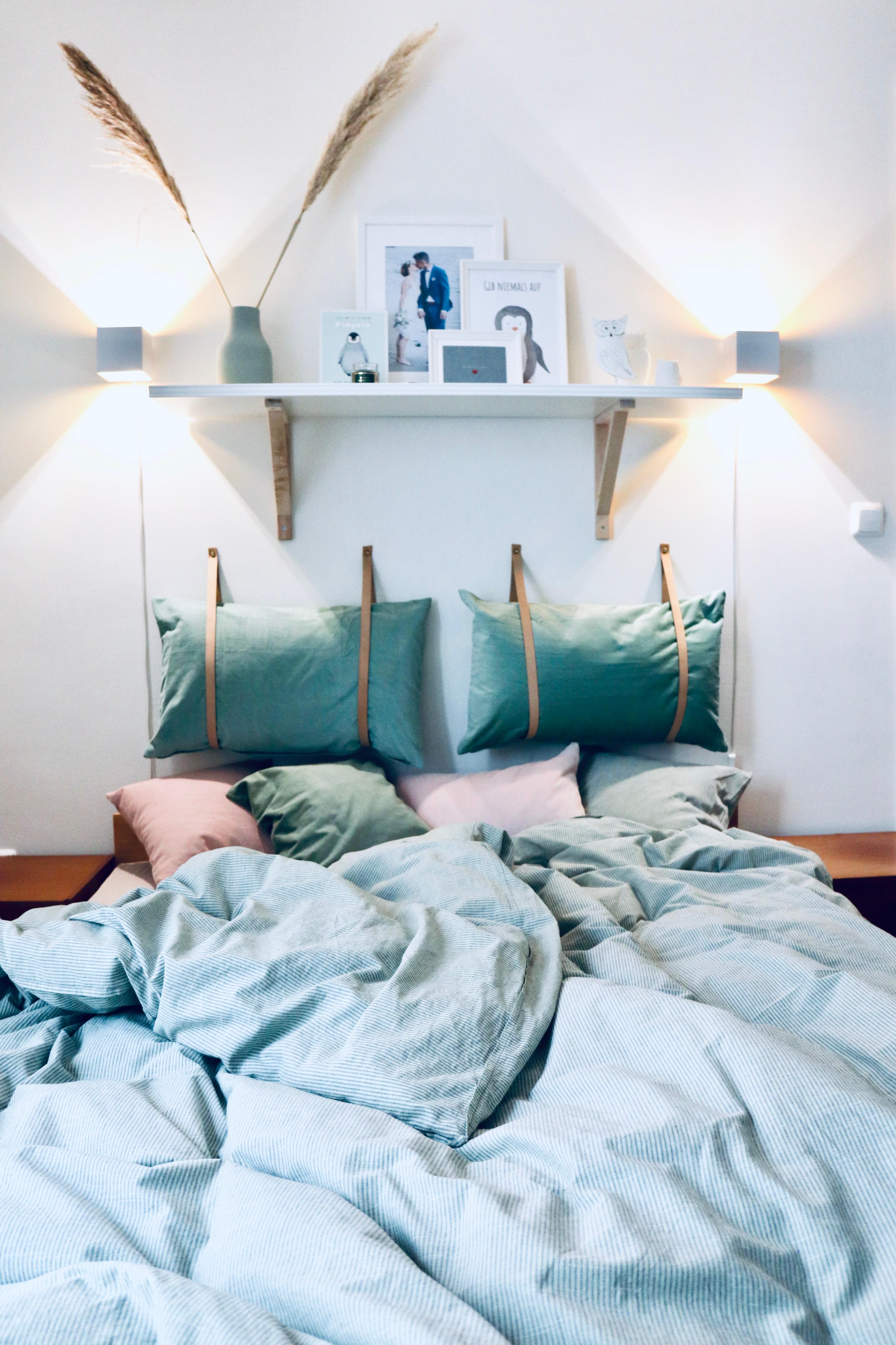 Auch im #Schlafzimmer darf die #Wanddeko nicht fehlen! #livingchallenge #wandlampen #mint