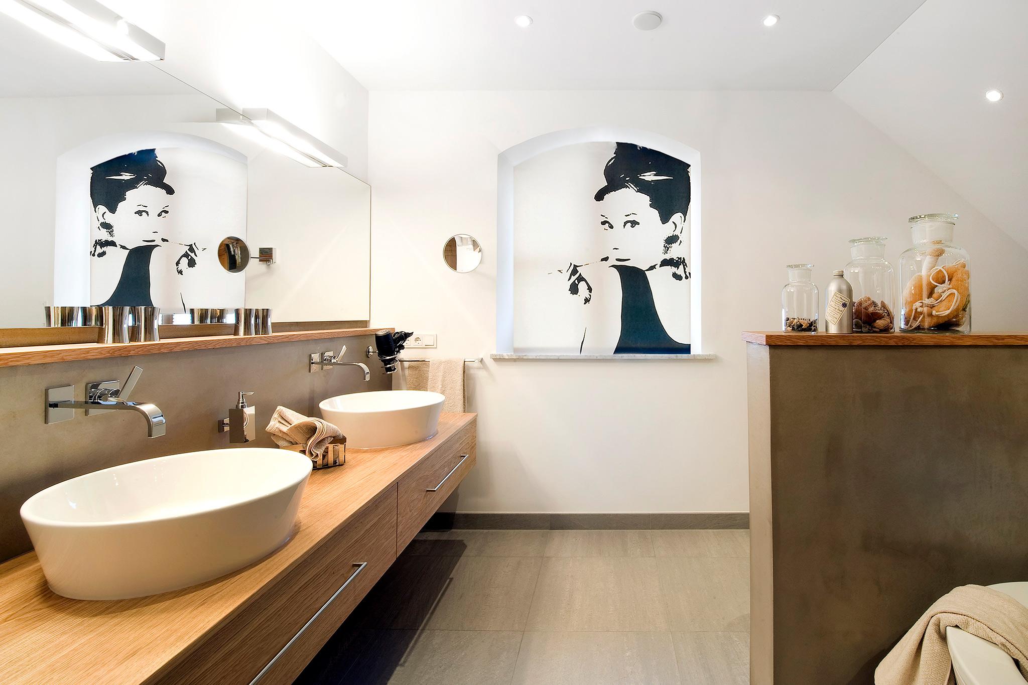 Audrey Hepburn lässt grüßen #badezimmertrennwand ©Heimwohl GmbH