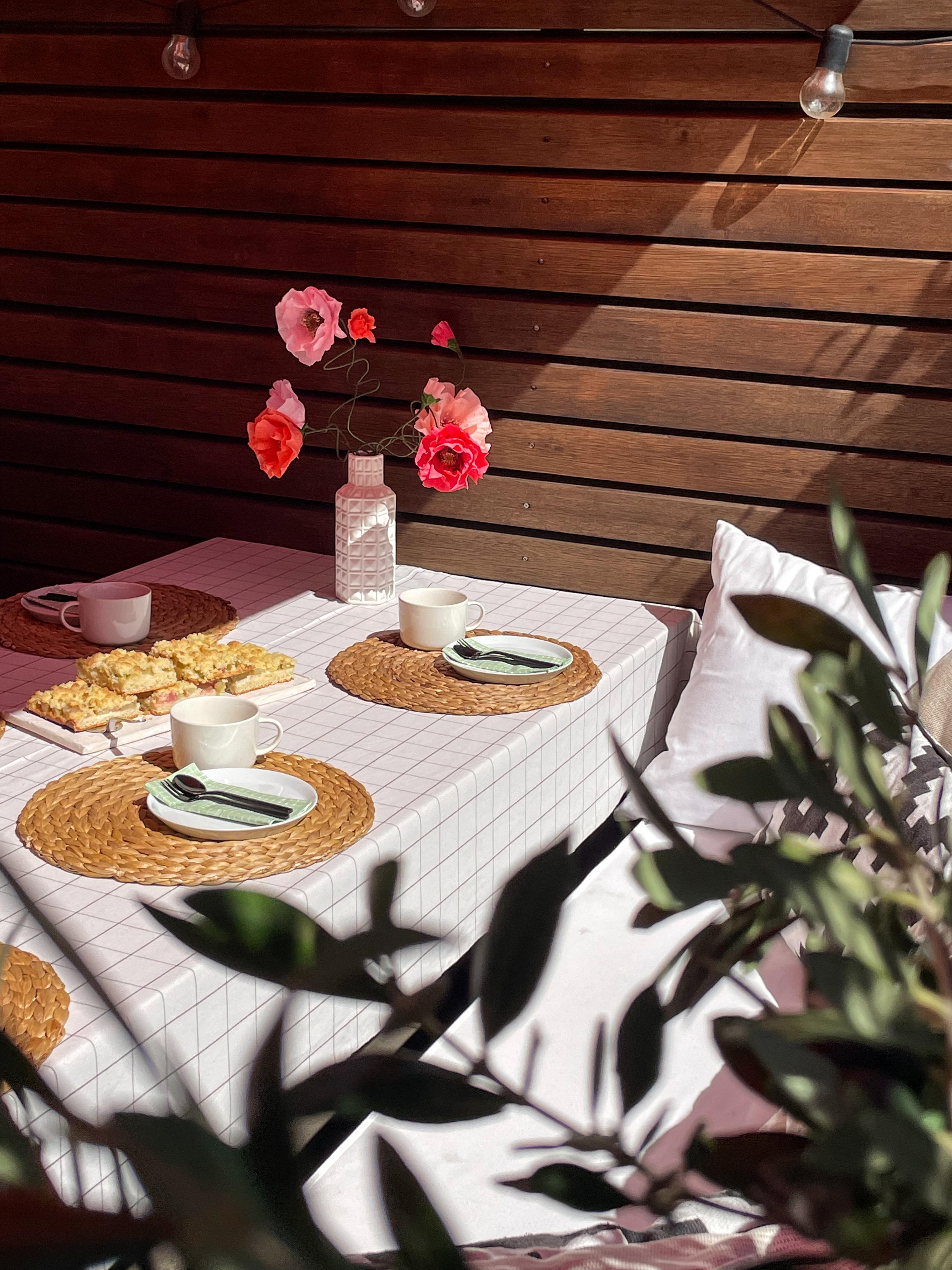 Auf der Sonnenseite ...

#GedeckterTisch #Garten #Terrasse #Draussen #Kaffee #Kaffeepause