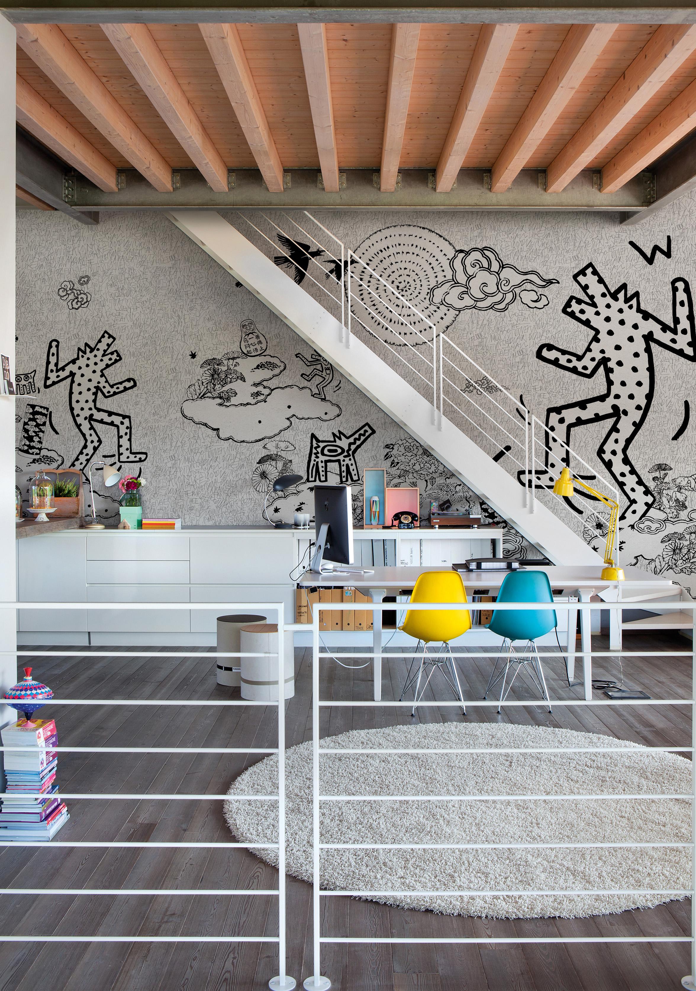 Auffällige Wandgestaltung #schreibtisch #teppich #sideboard #runderteppich #tischlampe #mustertapete #wall&deco #designwand ©Wall&Deco