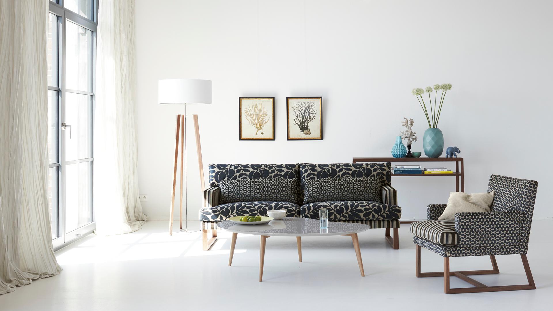 Aufregendes graues Sofa in puristischer Umgebung #puristisch #sofa ©JAB ANSTOETZ