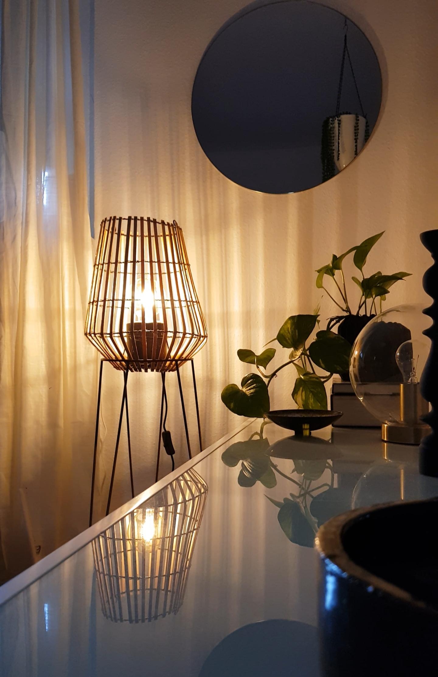 Aus einer alten Blumenständer eine Lampe gebaut. #lampe#Upcycling