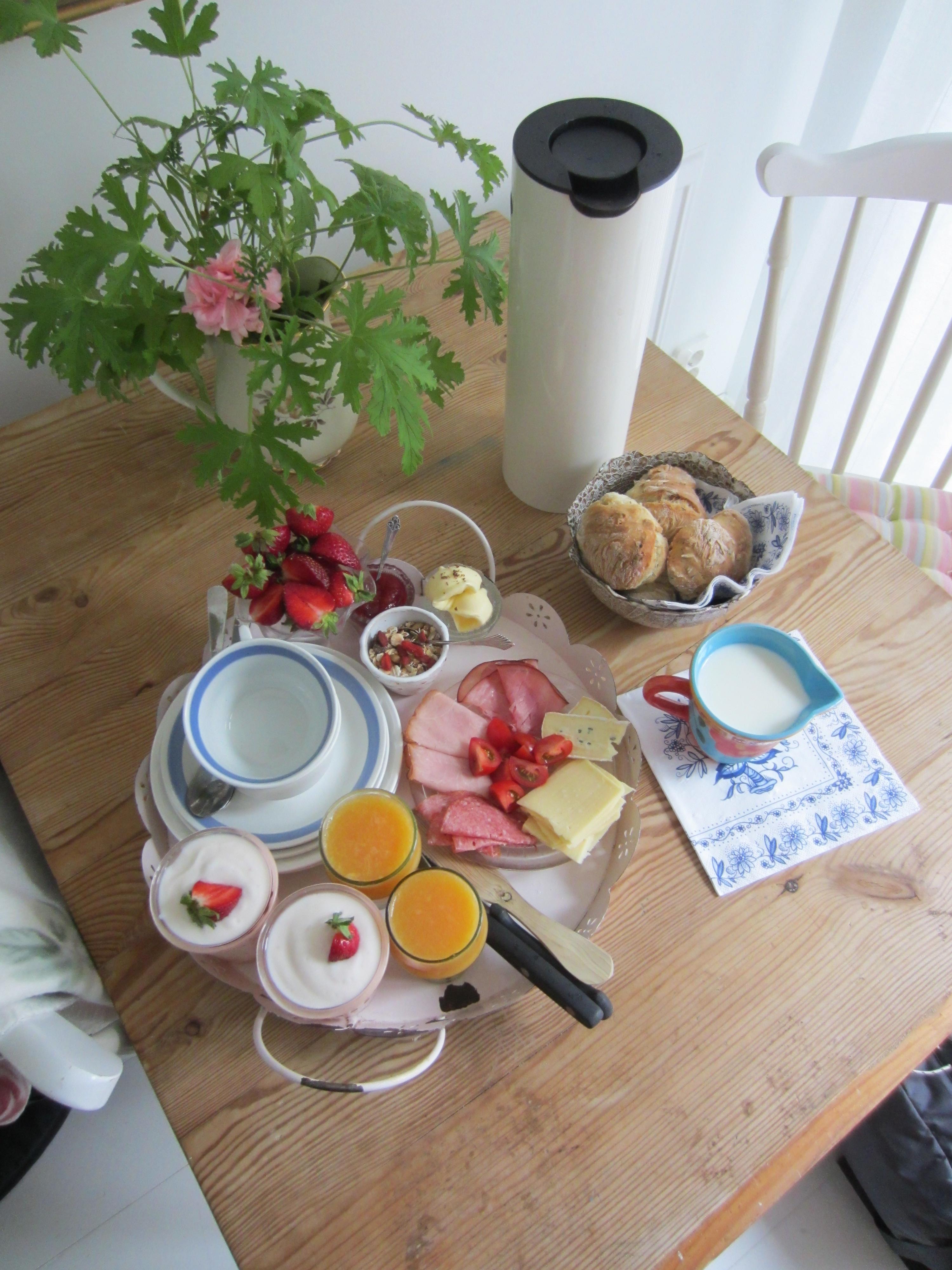 Ausgiebiges Frühstück am Sonntag = unbezahlbar #küche #esstisch #frühstück #stelton #tisch #foodlover