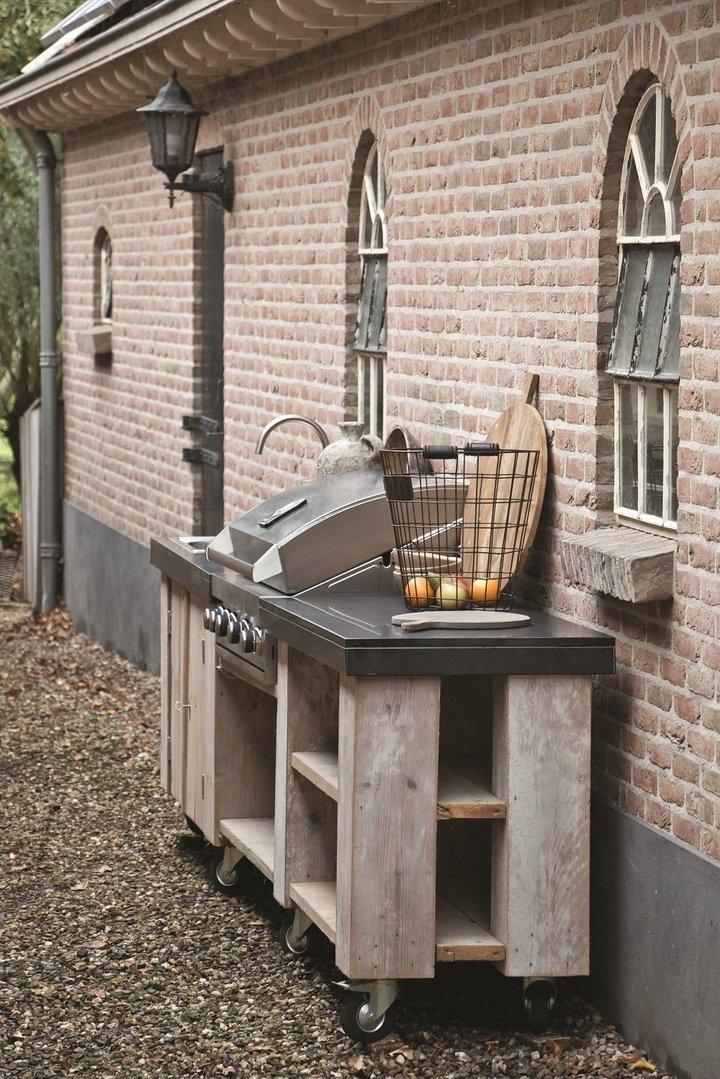 Außenküche mit Grill, Spüle und Arbeitstisch #gartenmöbel #grill #bauholzmöbel