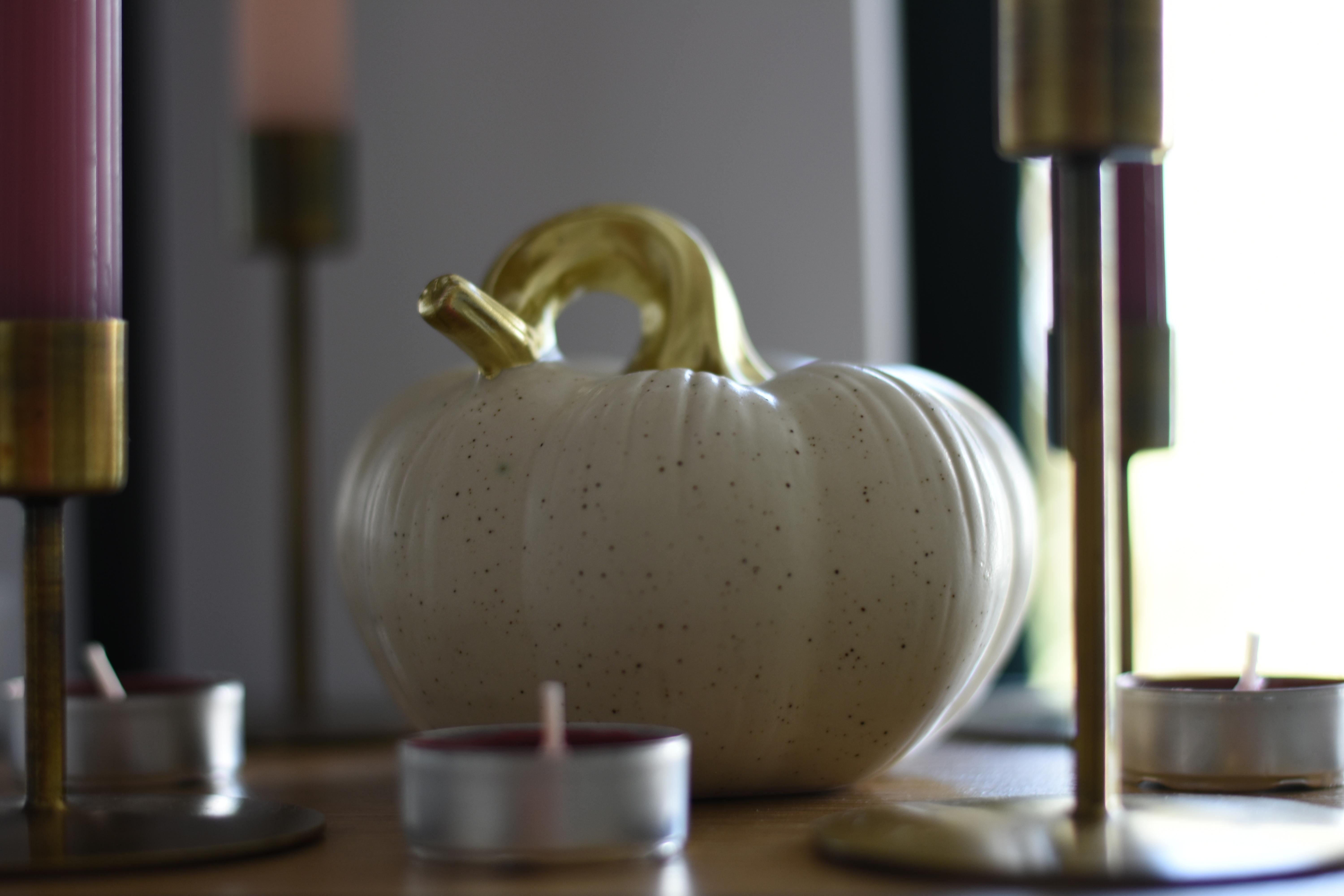 #autumn #fall #Herbst #inspiration #deko #dekoration #dekoartikel #candles #dieKerzen #pumpkin #derKürbis #ceramic #dieKeramik #september #october #november #Halloween