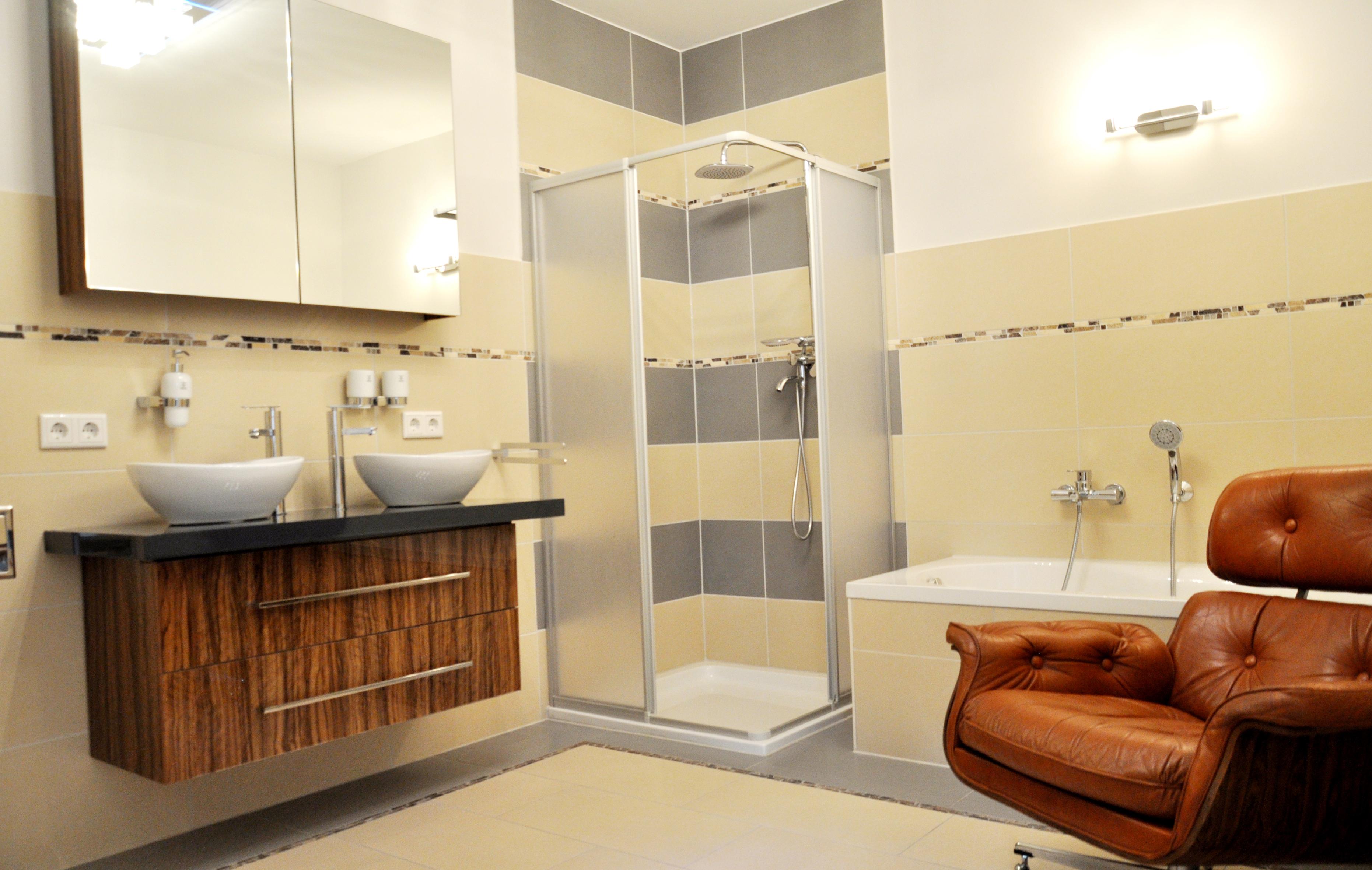 Bad im behaglichen 60 m2 Apartment zu mieten #bad #badezimmer ©Tatjana Adelt