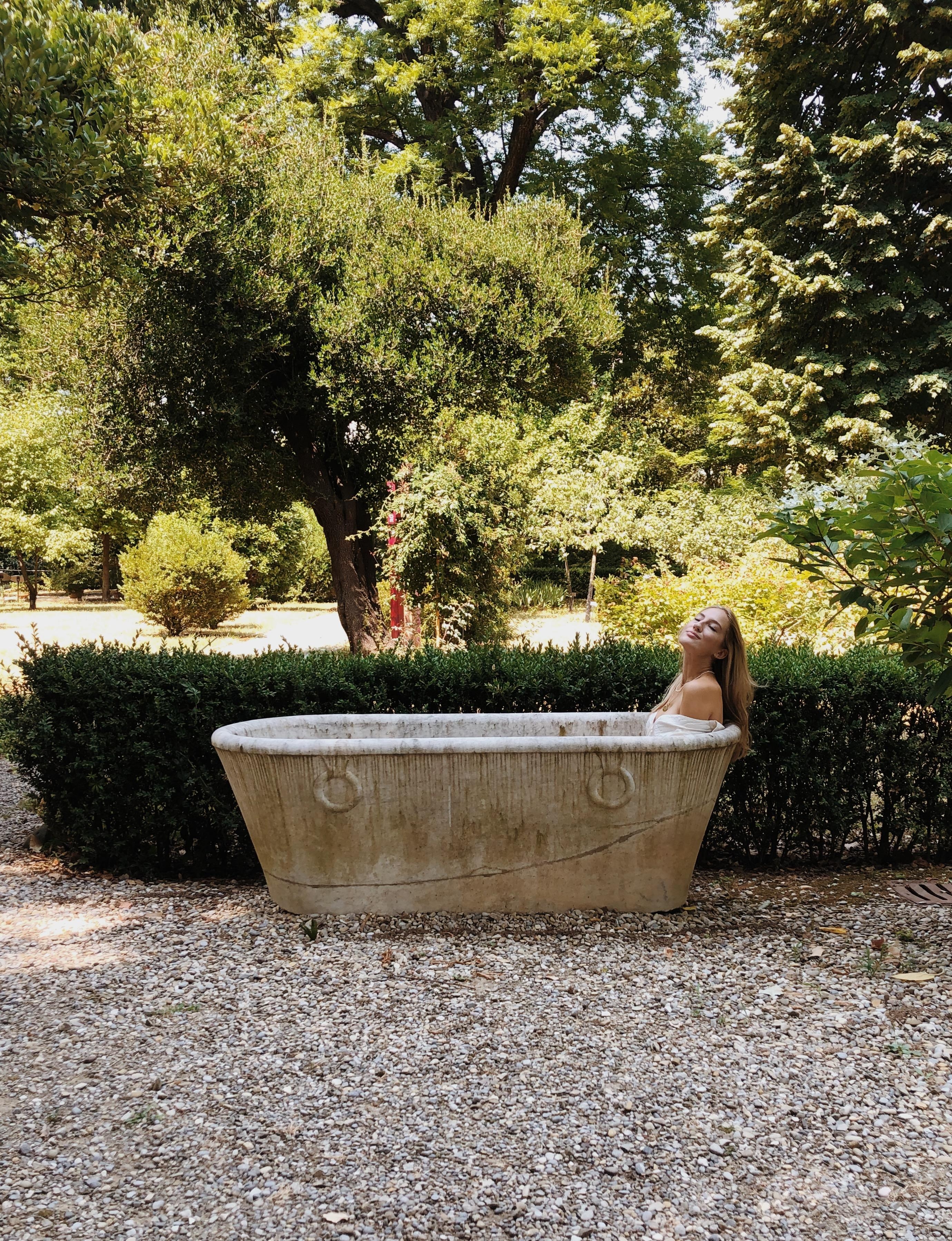 Badewanne im Garten? #toskana #terracotta #italien #dolcevita #bellaitalia #reiselust #urlaub #garten #badewanne