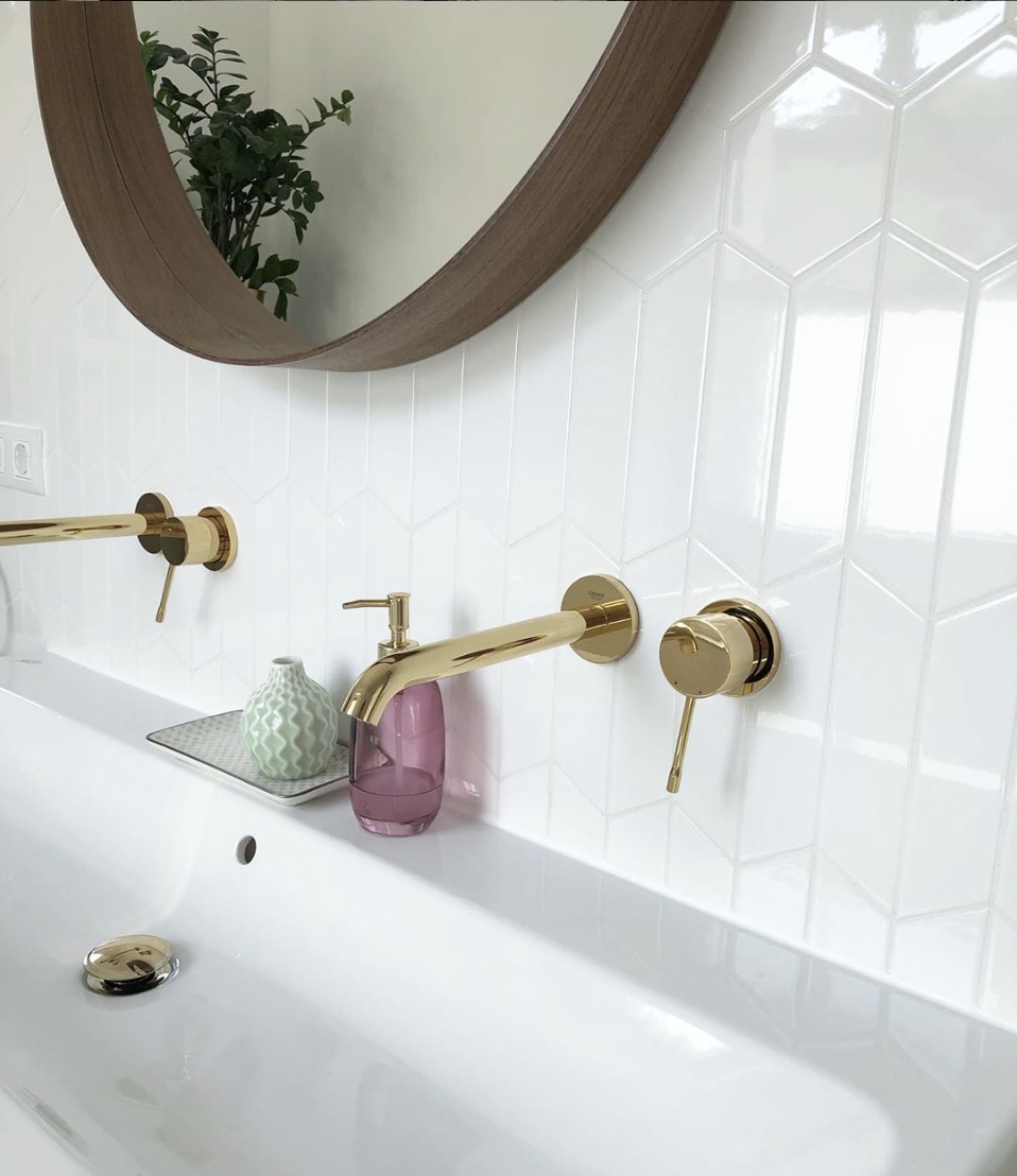 Badezimmer Ideen
#hexagon #fliesenliebe #chevronfliesen #unterbauarmaturen #gold