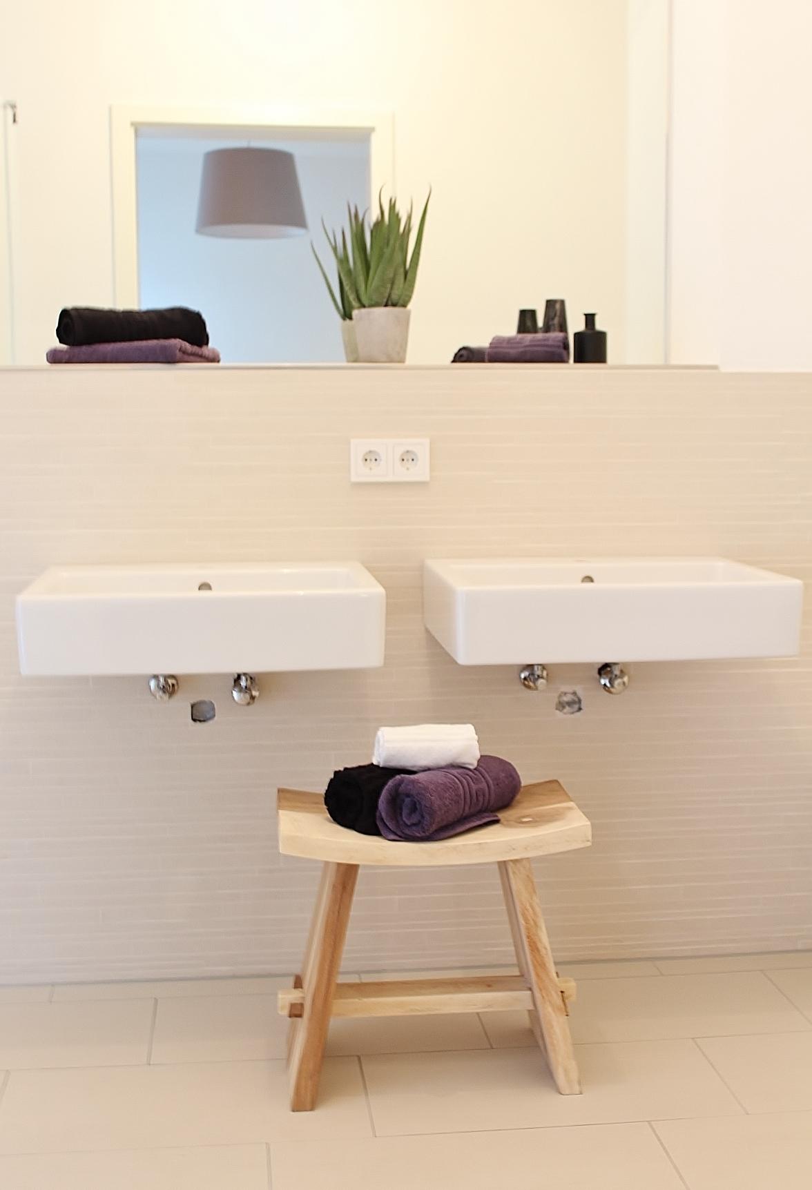 Badezimmer minimalistisch #minimalistischesbadezimmer ©Nicole Schütz Home Staging