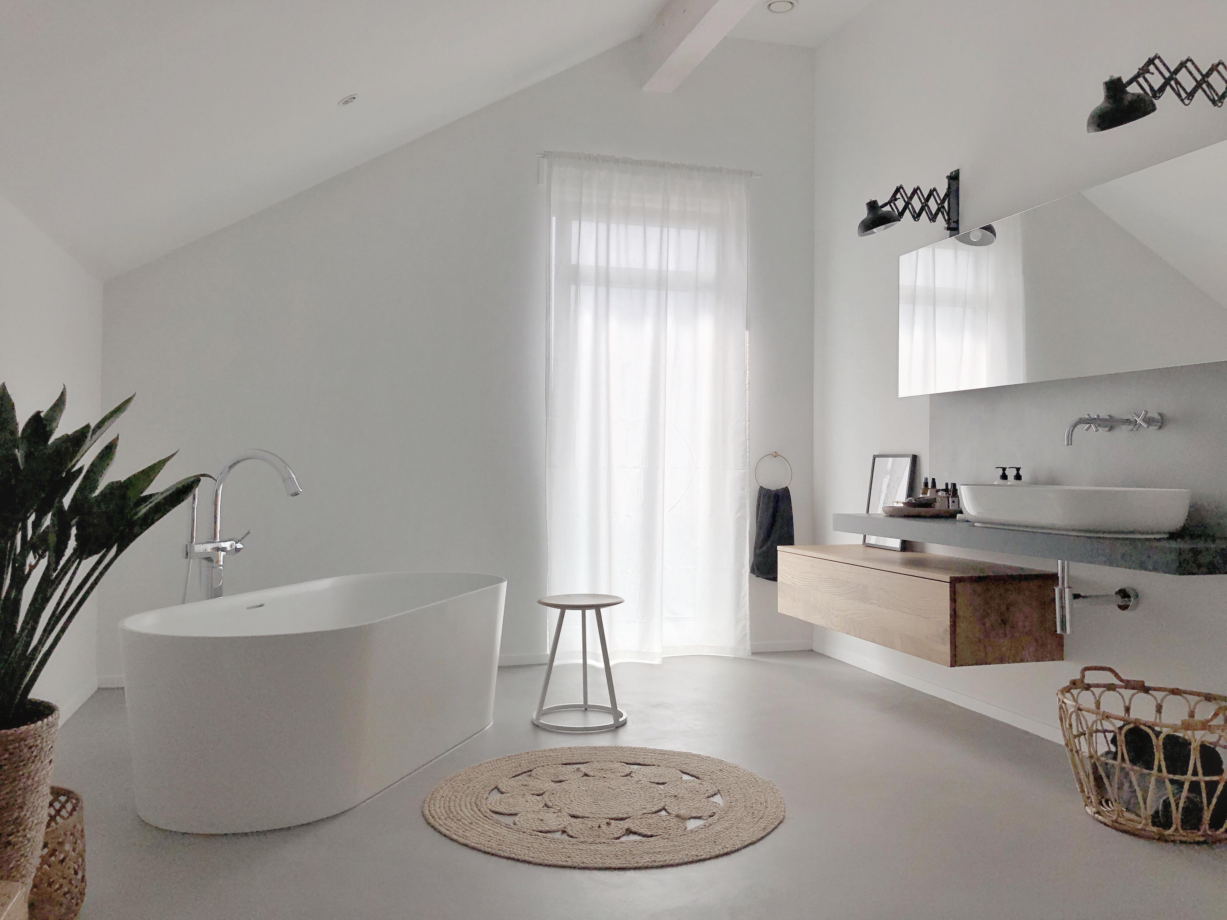 Badezimmer mit Beton!
#badezimmer#betoncire#beton#fugenlos#minimalismus#pur