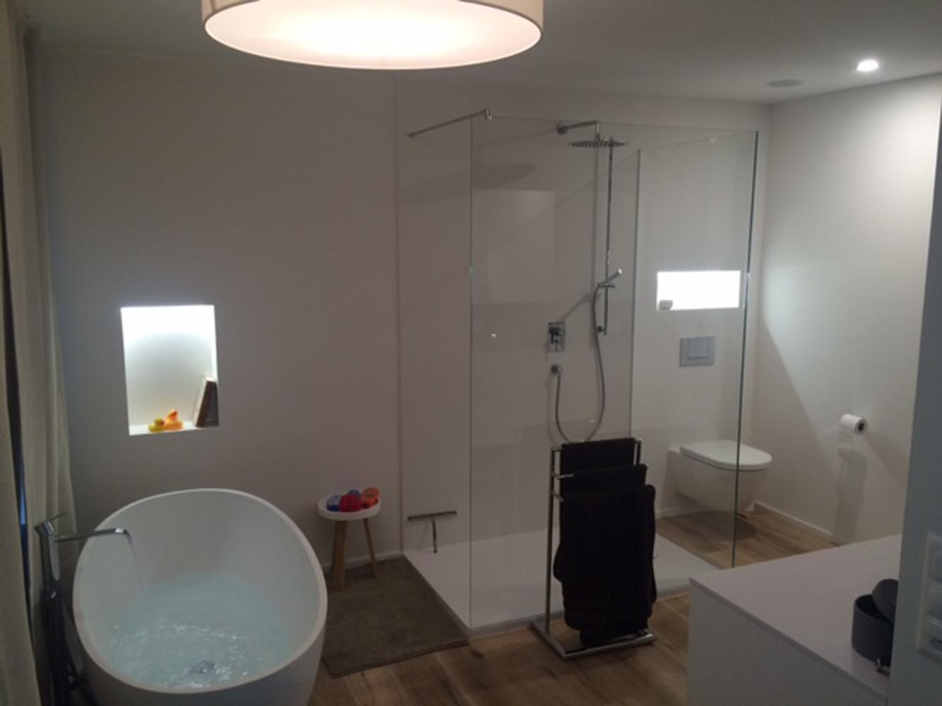 Badezimmer mit Piemont Medio #badewanne #badezimmer ©Bädermax